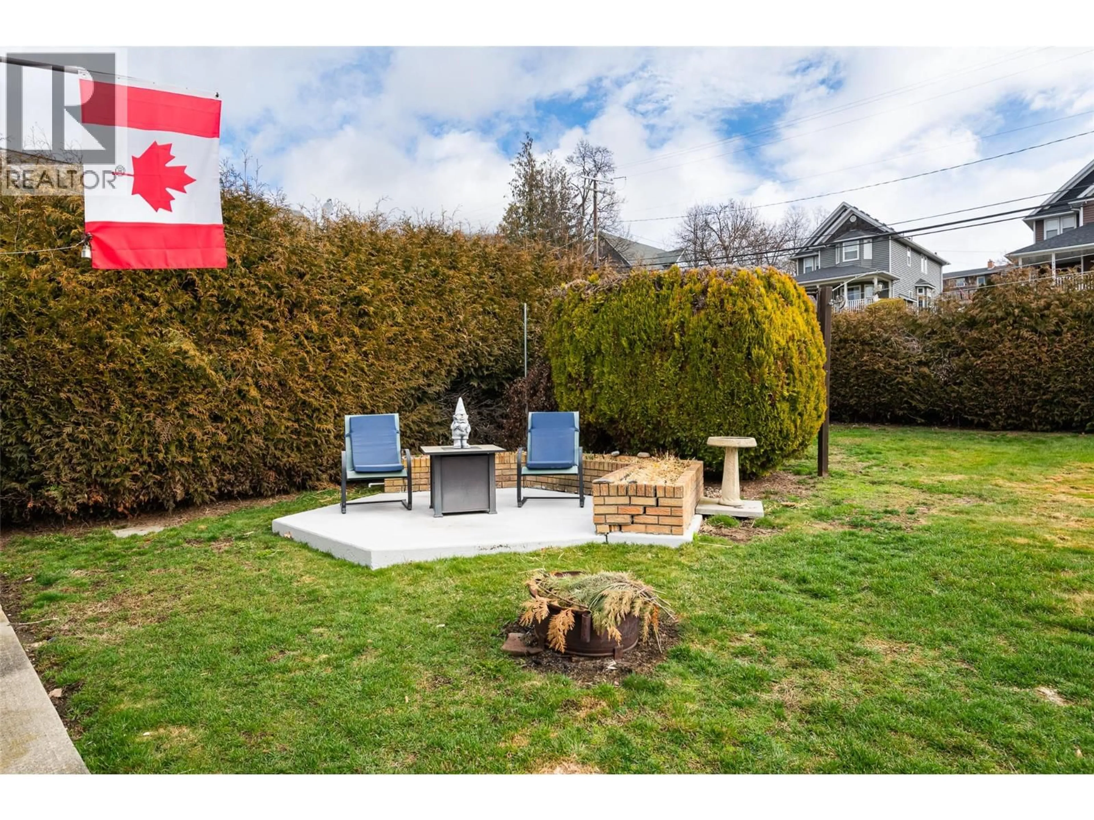 Patio, mountain view for 407 10TH AVENUE NORTH, Creston British Columbia V0B1G4