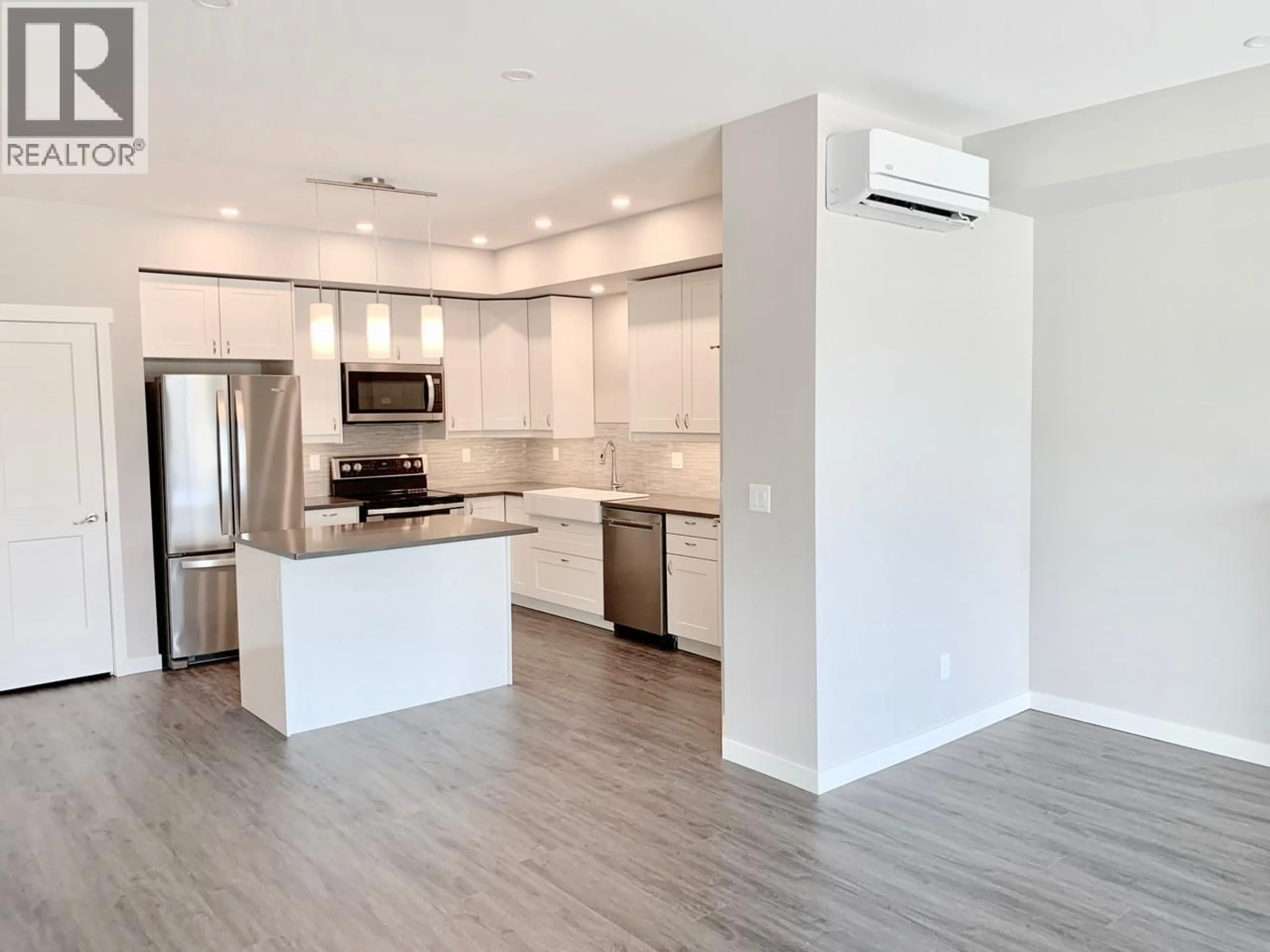 Open concept kitchen, wood/laminate floor for 101 - 8504 70TH AVENUE, Osoyoos British Columbia V0H1V1