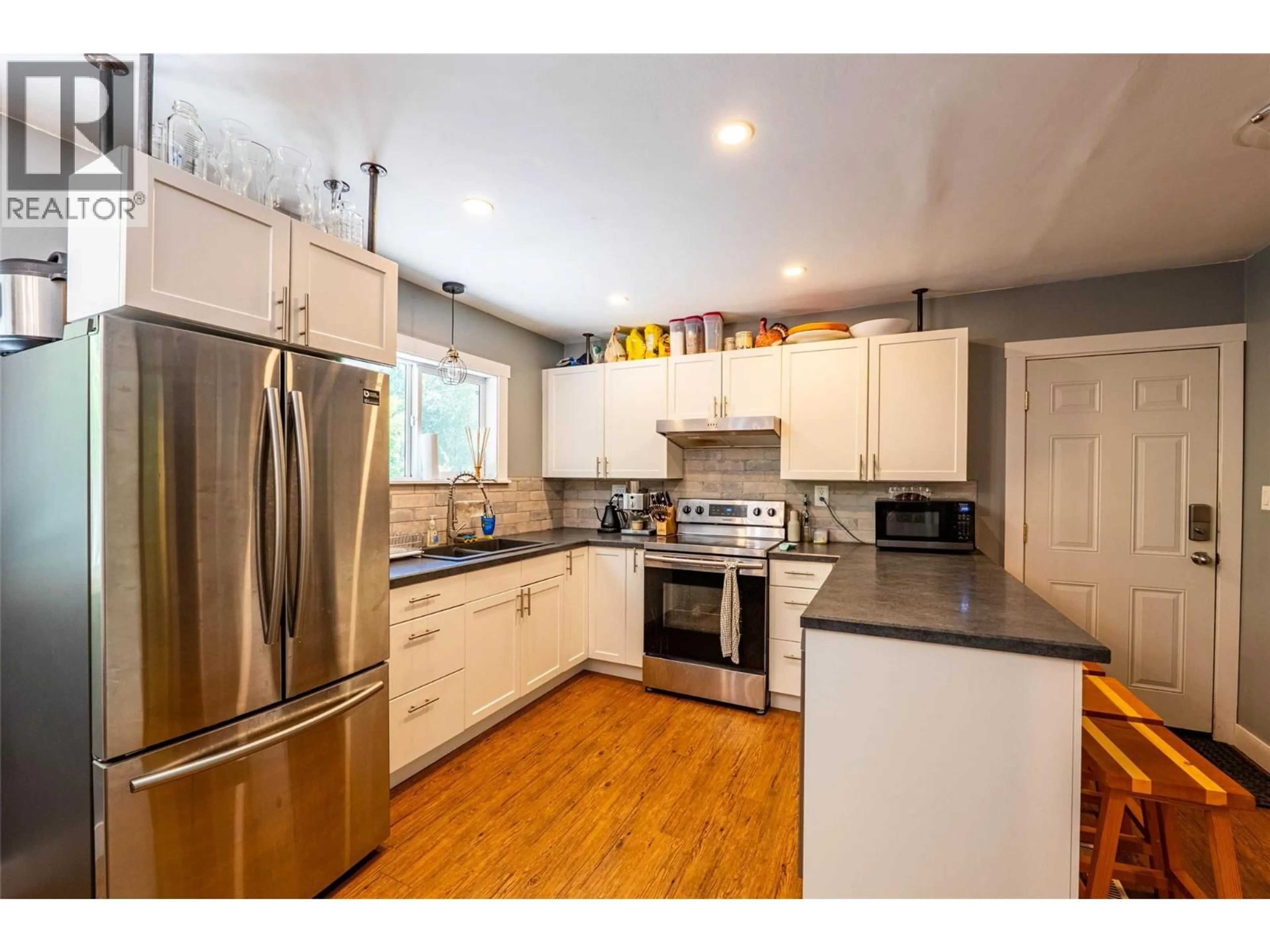 Open concept kitchen, unknown for 1801 3A HIGHWAY, Castlegar British Columbia V1N3E2