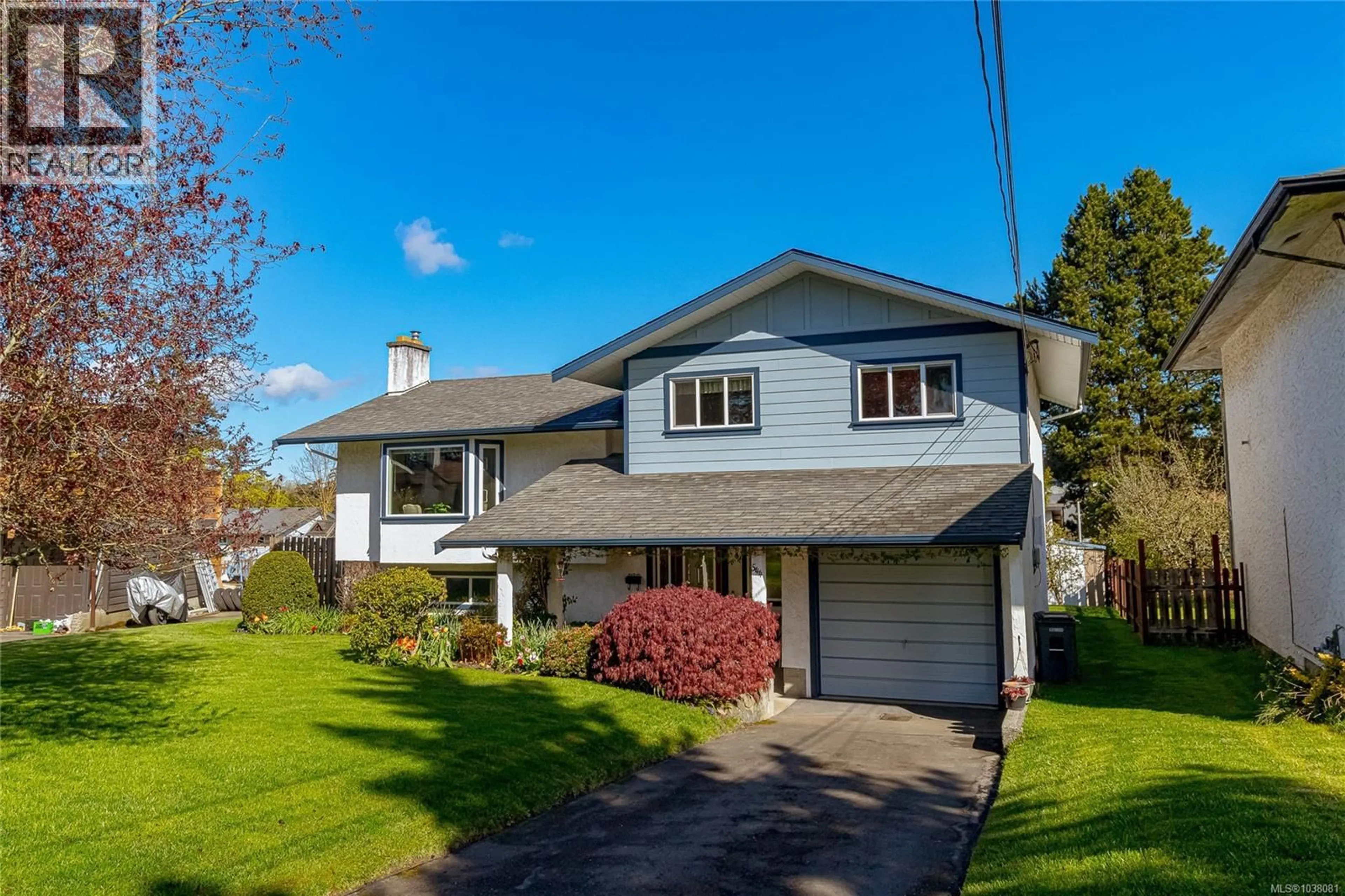Home with vinyl exterior material, street for 544 RIEL PLACE WEST, Saanich British Columbia V8Z2J1