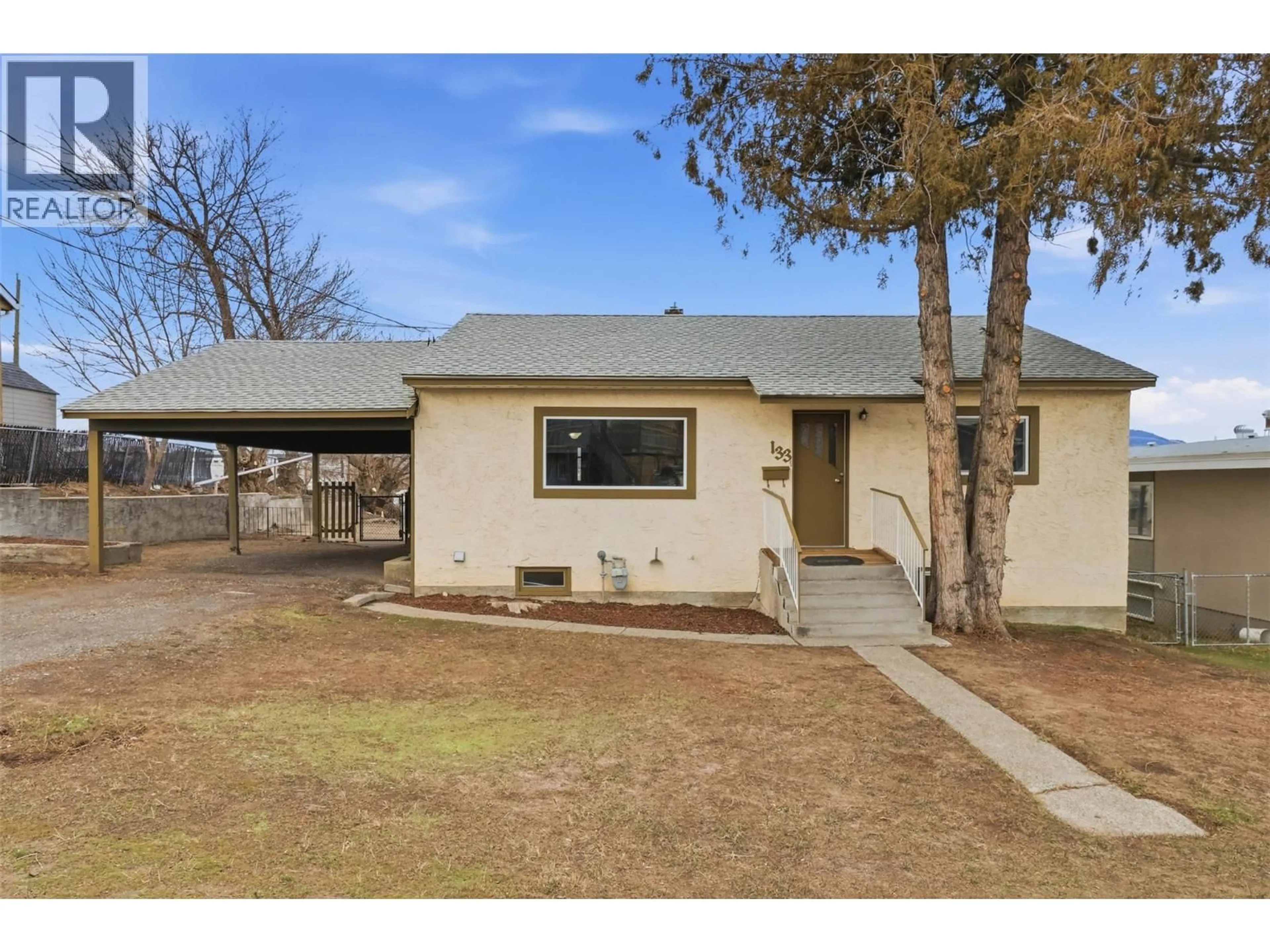 A pic from outside/outdoor area/front of a property/back of a property/a pic from drone, street for 133 CEDAR STREET, Kamloops British Columbia V2B1G2