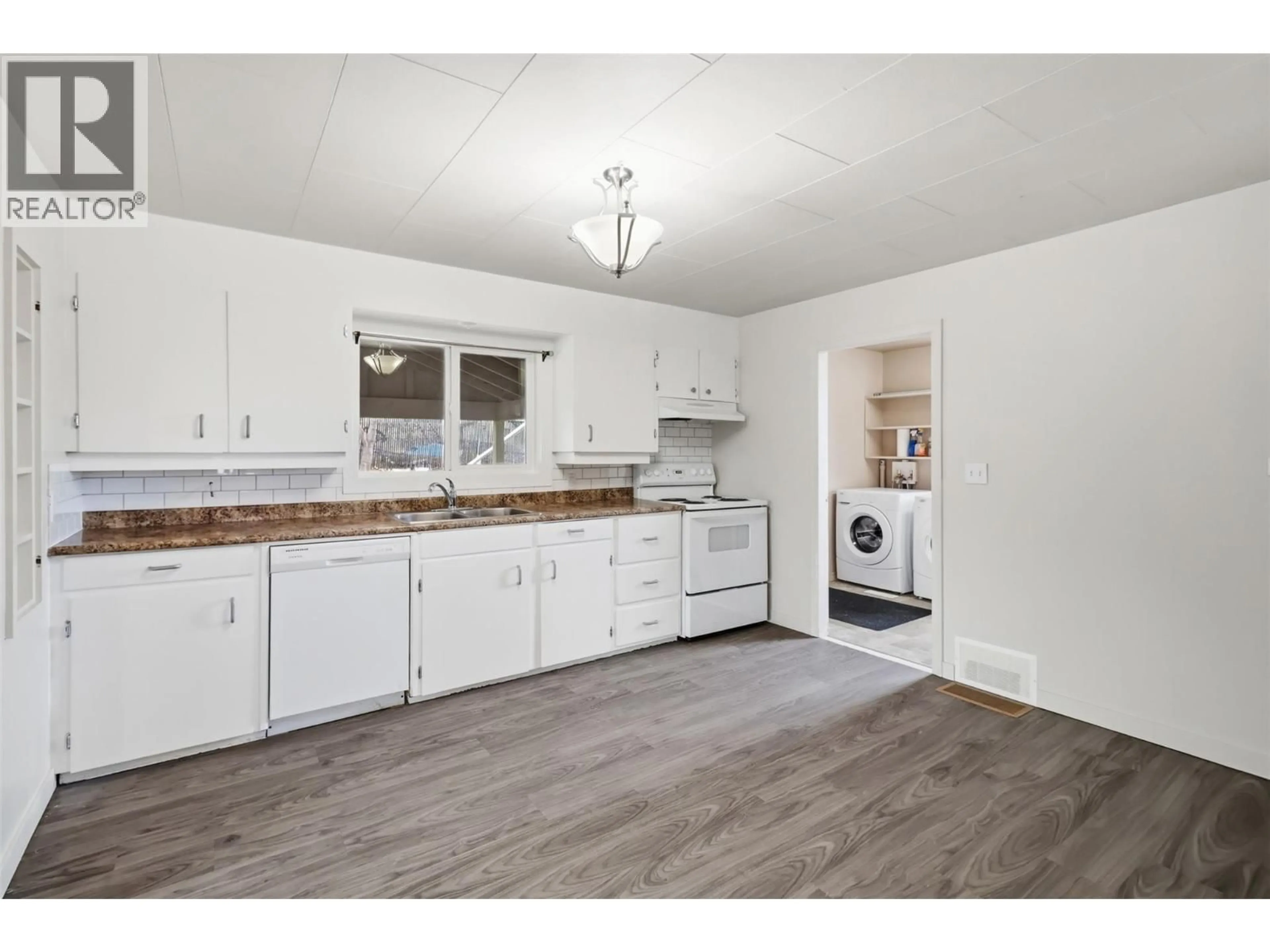 Standard kitchen, unknown for 133 CEDAR STREET, Kamloops British Columbia V2B1G2