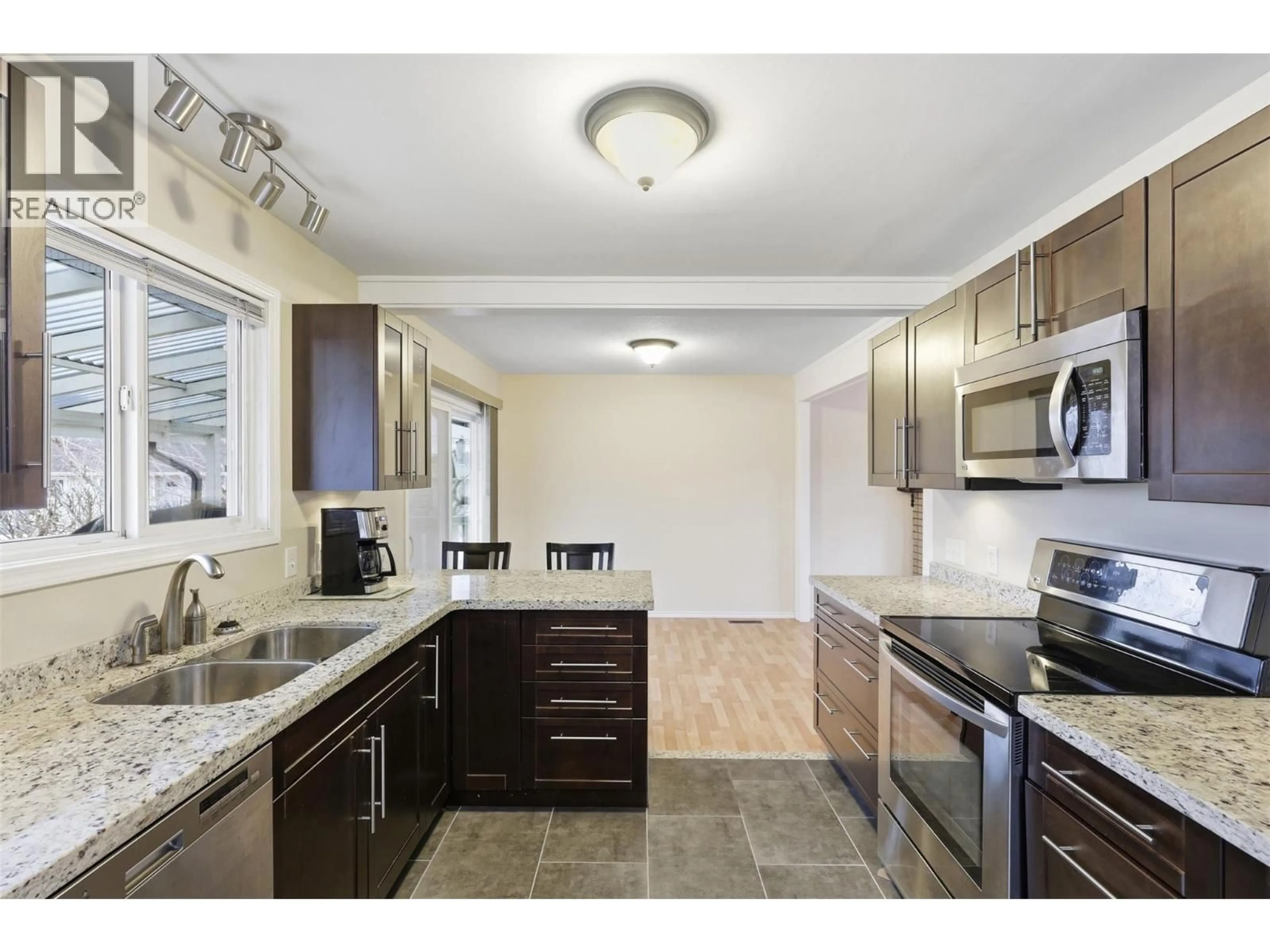 Open concept kitchen, unknown for 1119 KEMANO STREET, Kamloops British Columbia V2B2T8