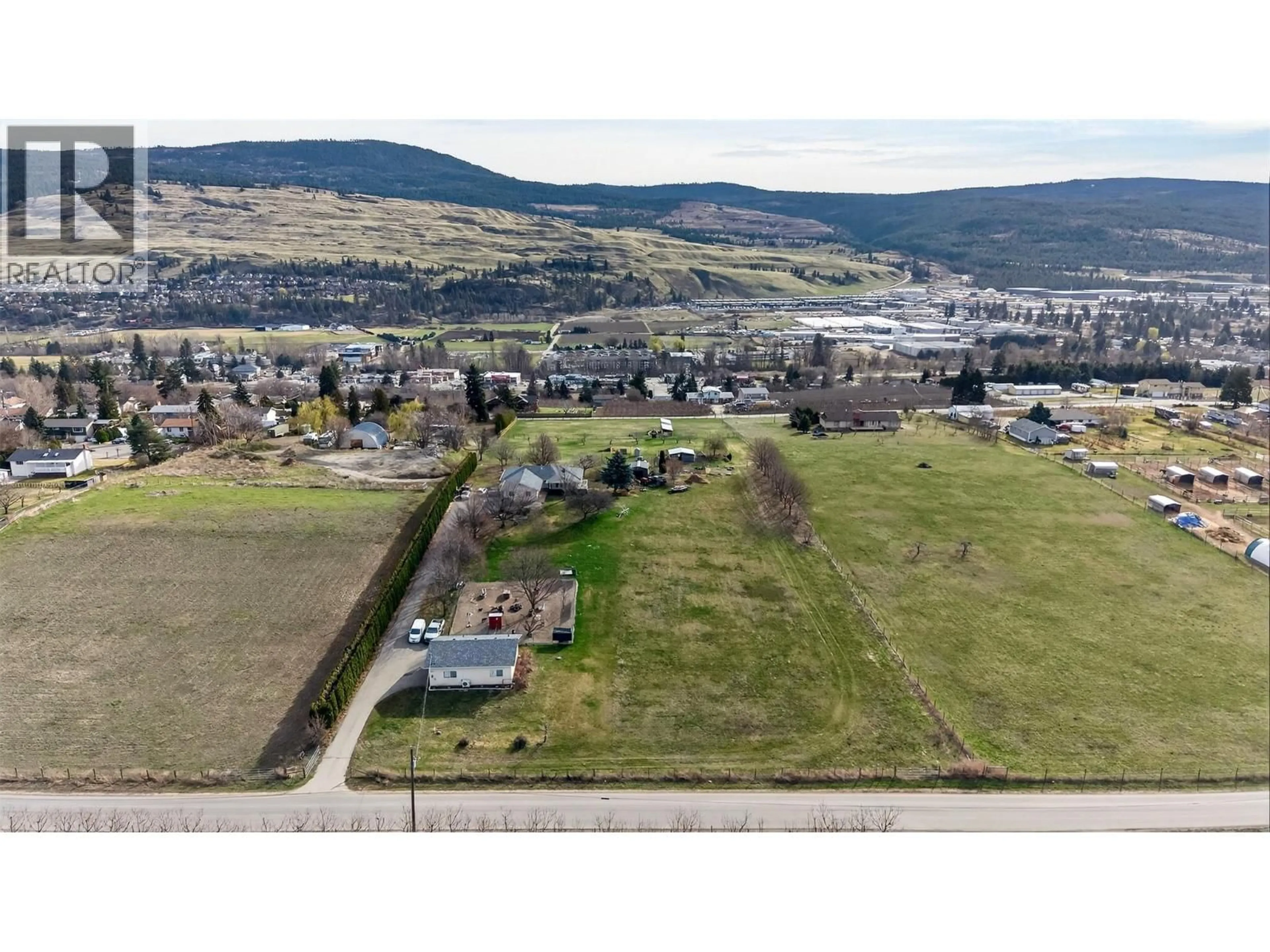 A pic from outside/outdoor area/front of a property/back of a property/a pic from drone, mountain view for 9931 SEATON ROAD, Lake Country British Columbia V4V1L4