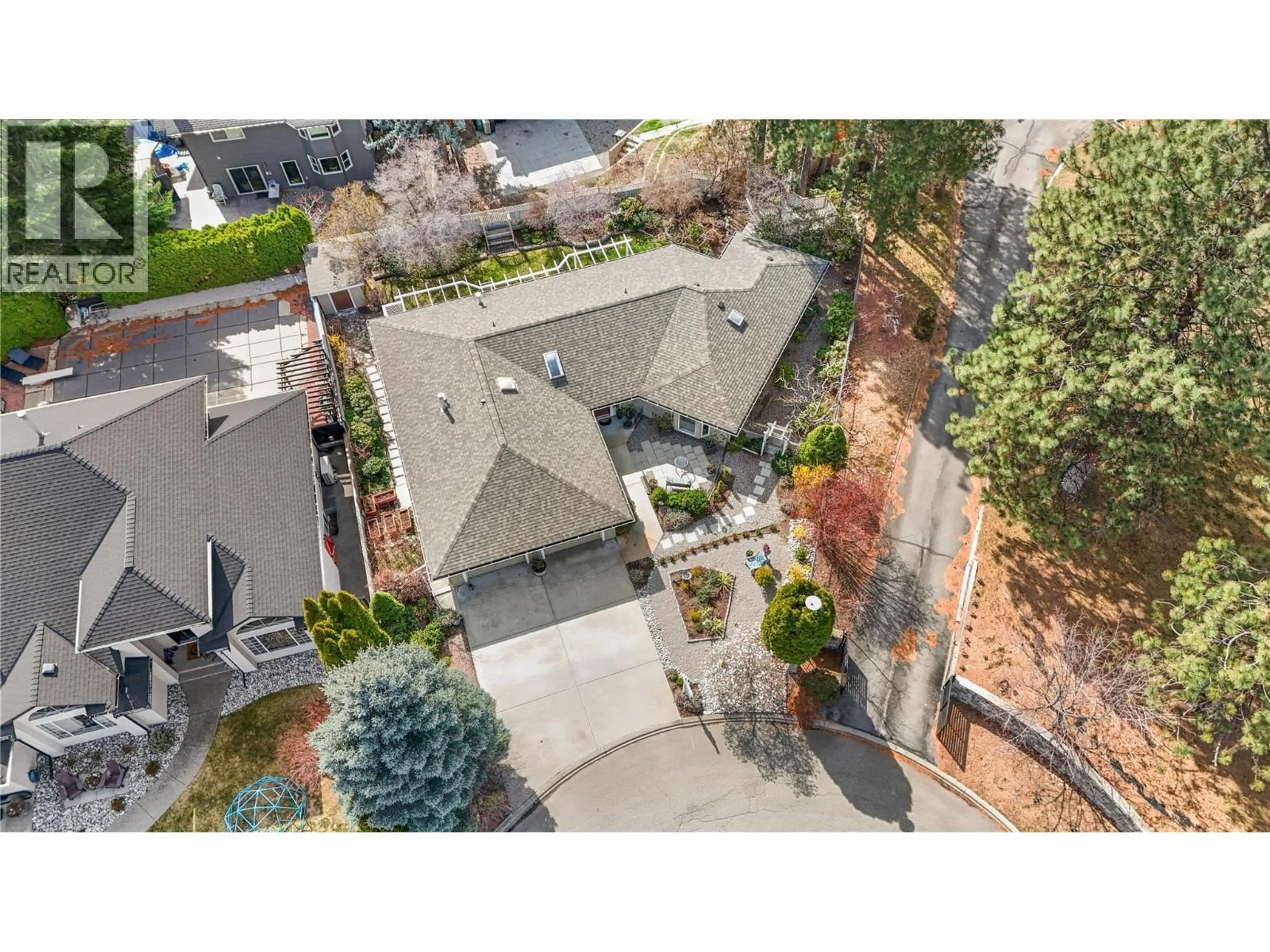 A pic from outside/outdoor area/front of a property/back of a property/a pic from drone, street for 168 EVERGREEN CRESCENT, Penticton British Columbia V2A8C5