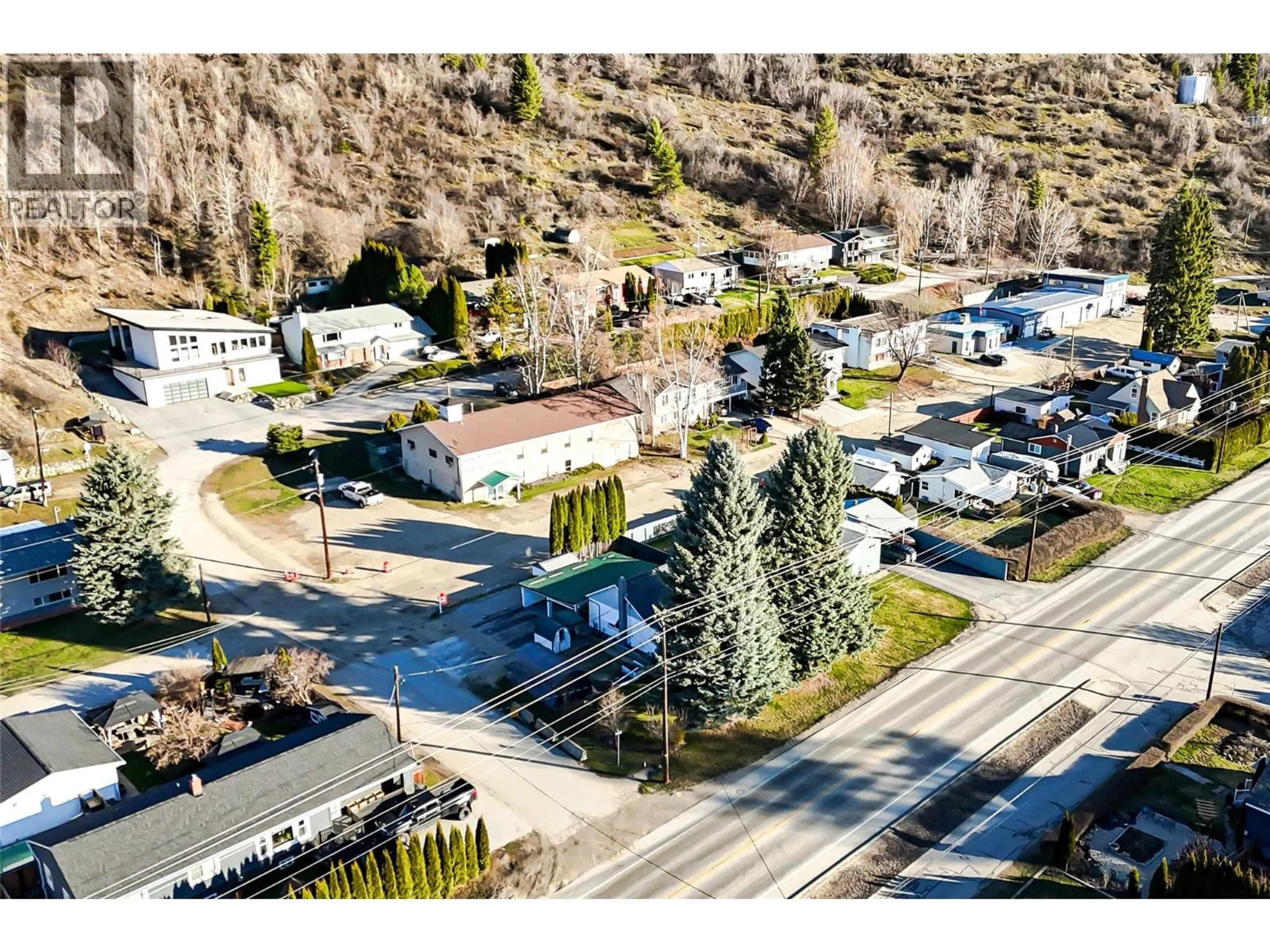 A pic from outside/outdoor area/front of a property/back of a property/a pic from drone, mountain view for 510 10TH AVENUE, Montrose British Columbia V0G1P0
