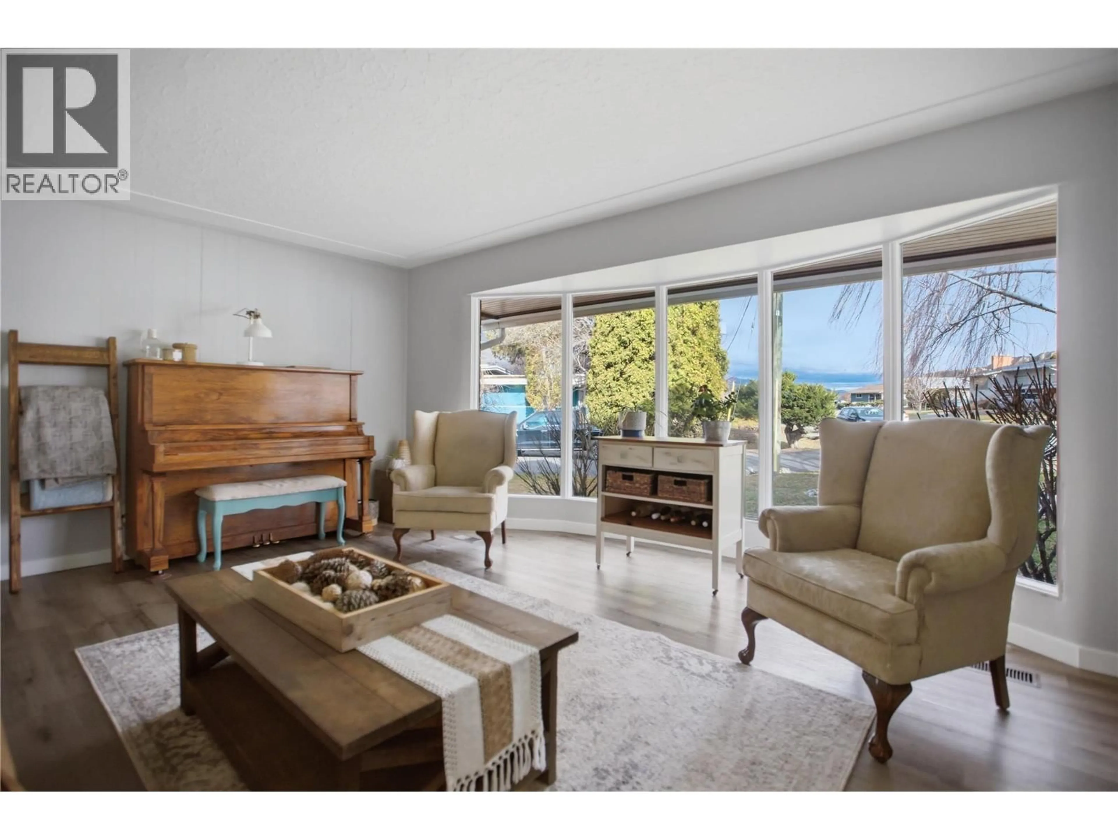 Living room with furniture, unknown for 1834 RUSSET WYND, Kamloops British Columbia V2C4N5