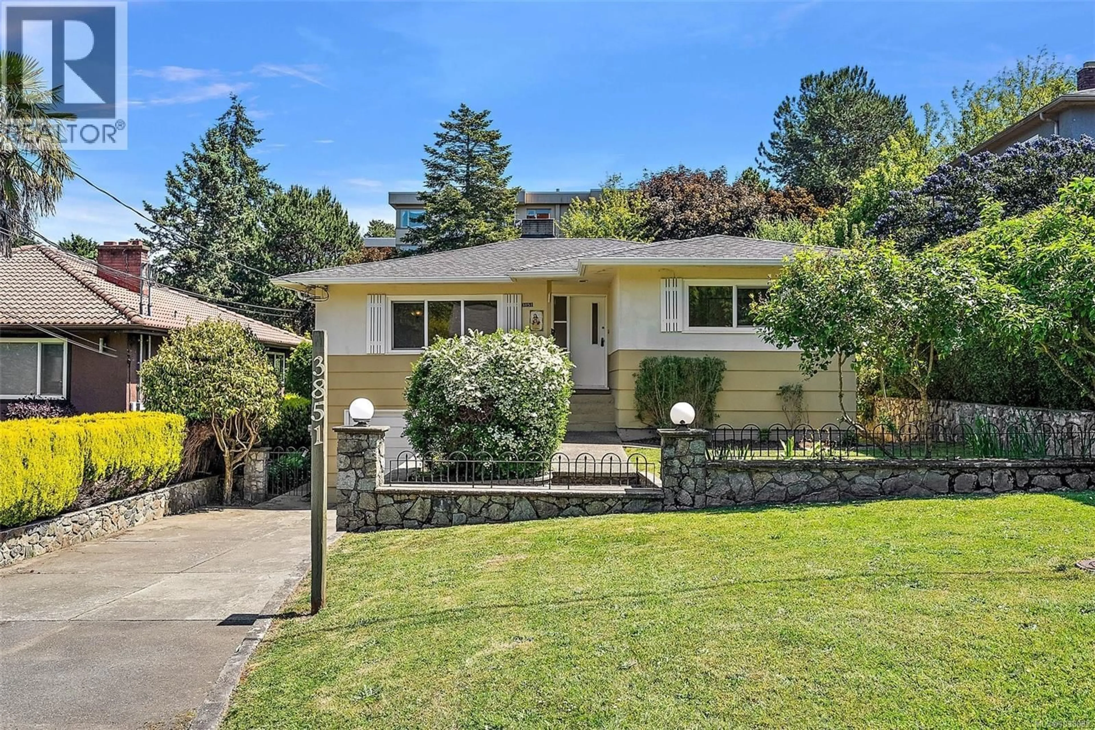Unknown for 3851 SAUL STREET, Saanich British Columbia V8X1S4