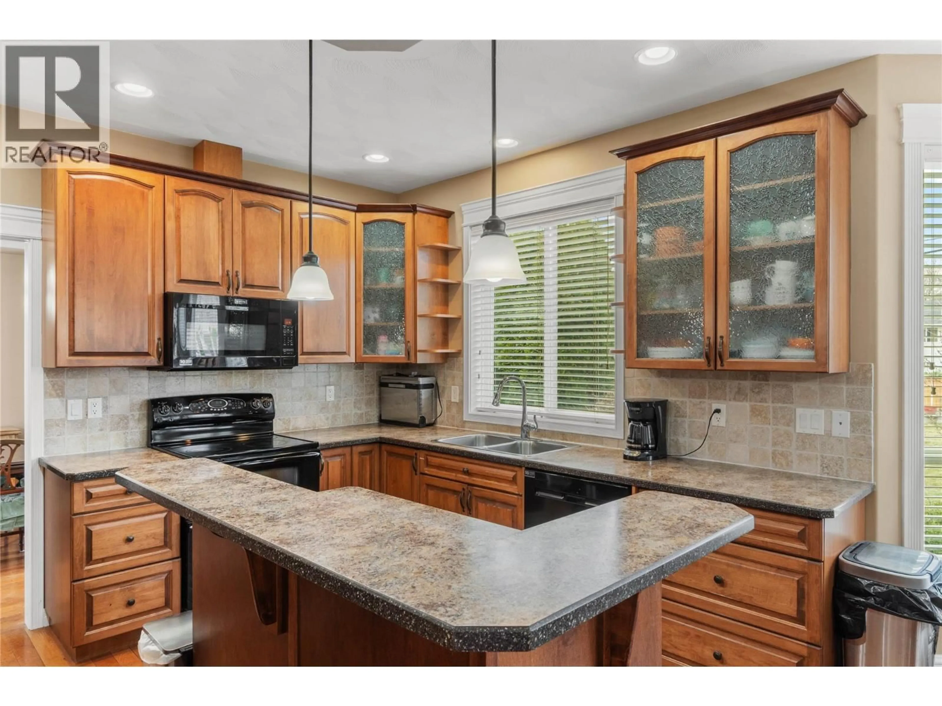 Open concept kitchen, ceramic/tile floor for 866 ARLINGTON COURT, Kamloops British Columbia V2B8T4