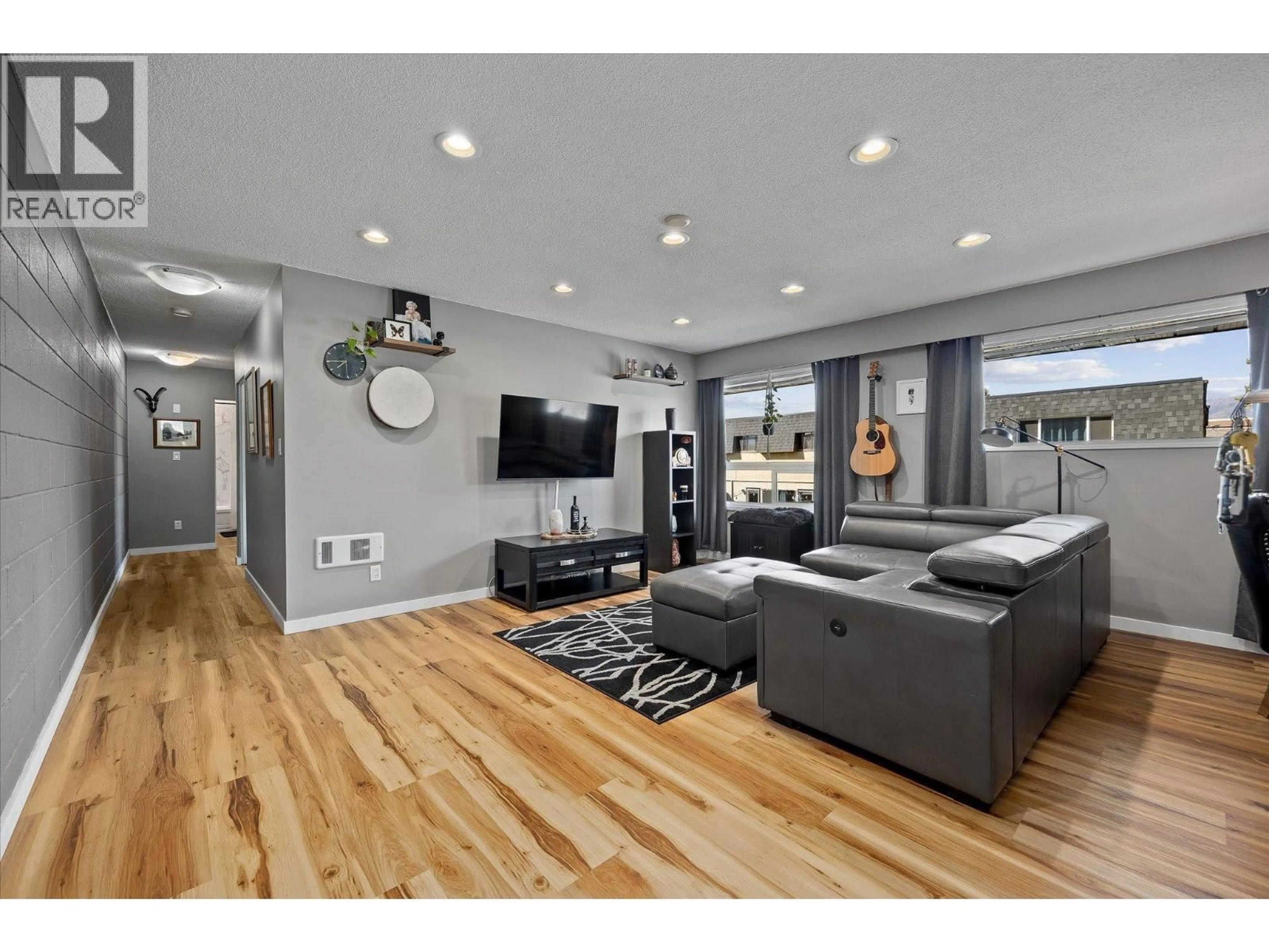 Home theater for 2 - 1291 BERNARD AVENUE, Kelowna British Columbia V1Y6R3