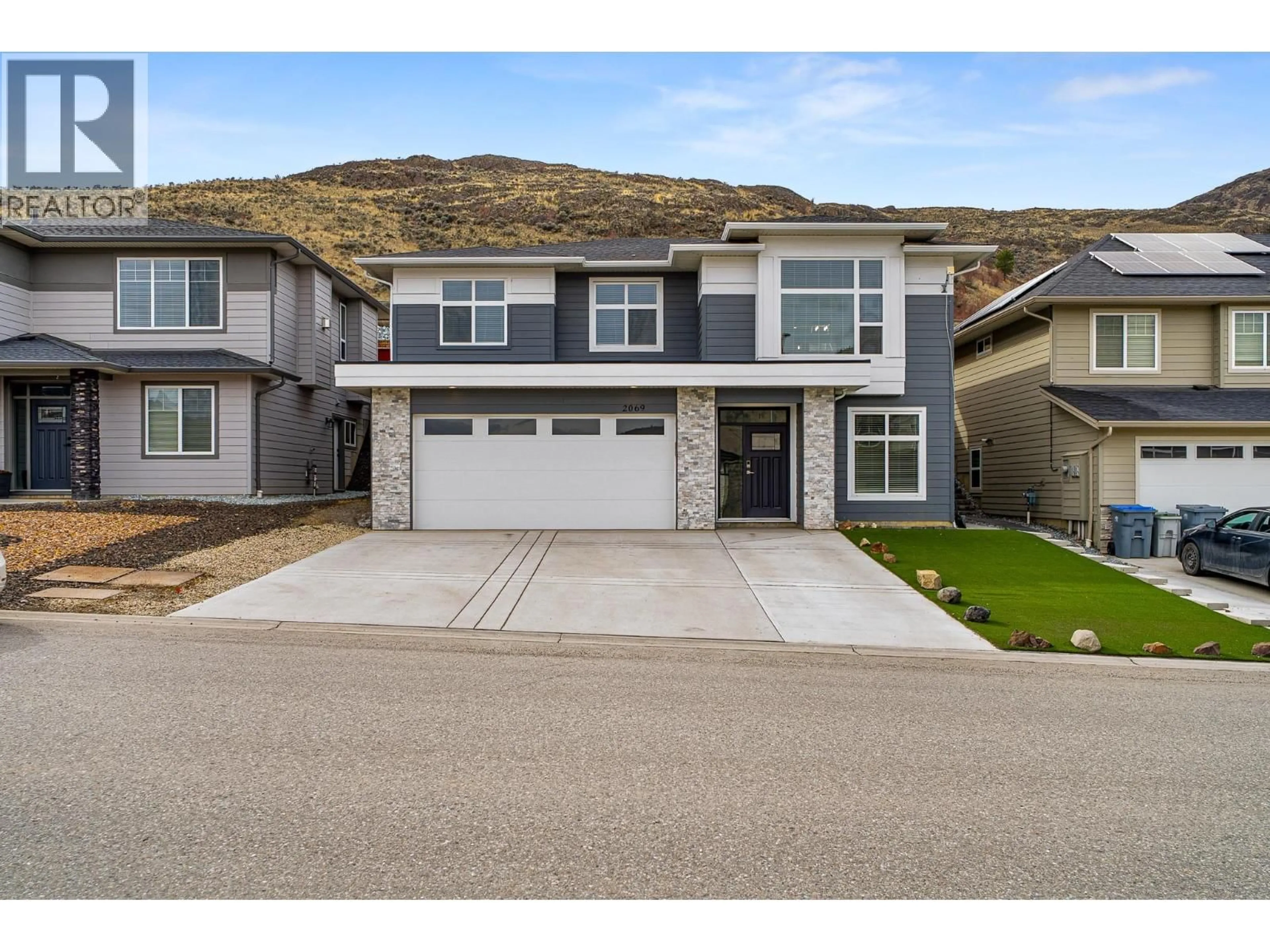 Home with vinyl exterior material, street for 2069 SADDLEBACK DRIVE, Kamloops British Columbia V2B0H2