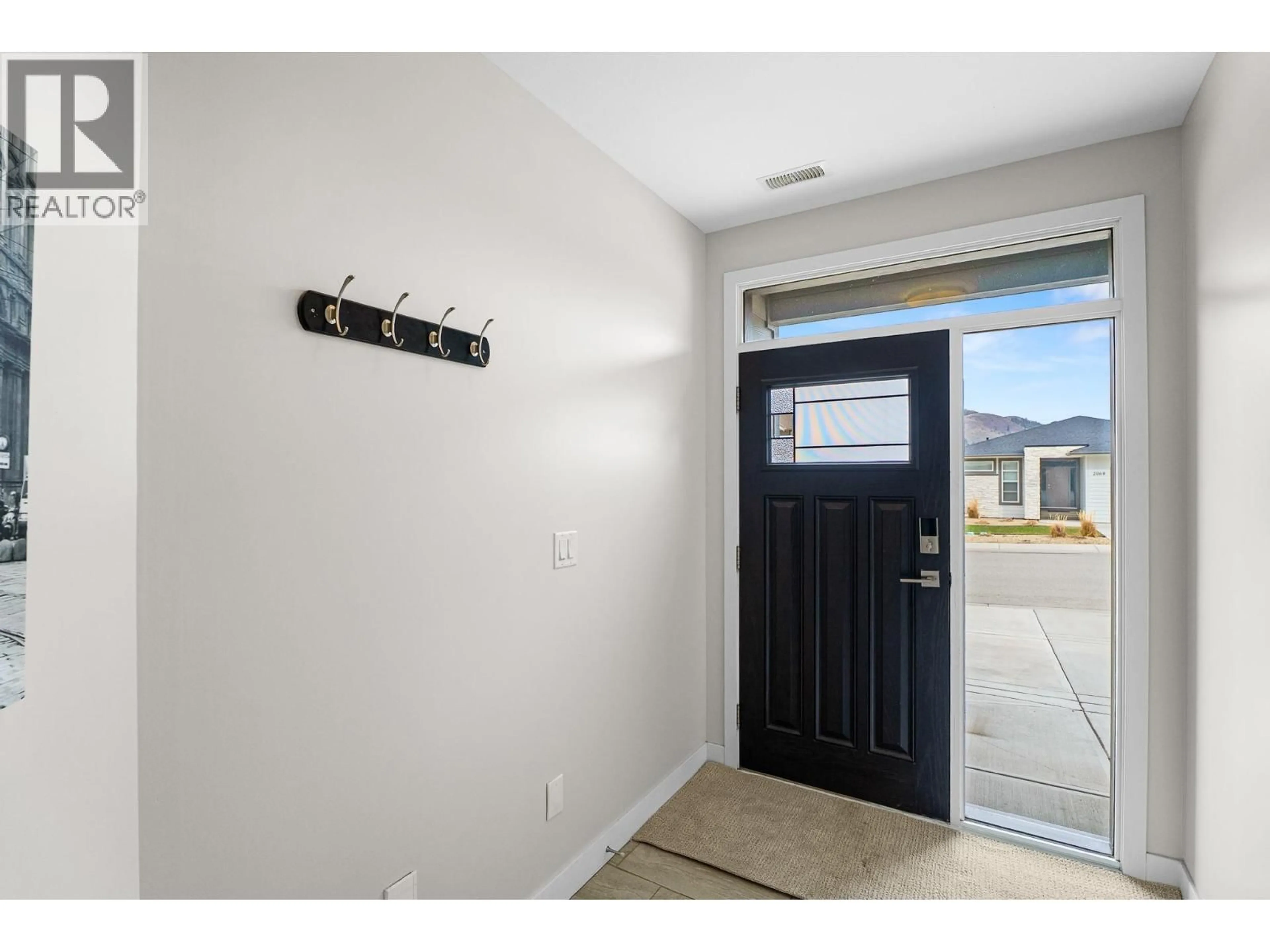 Indoor entryway for 2069 SADDLEBACK DRIVE, Kamloops British Columbia V2B0H2