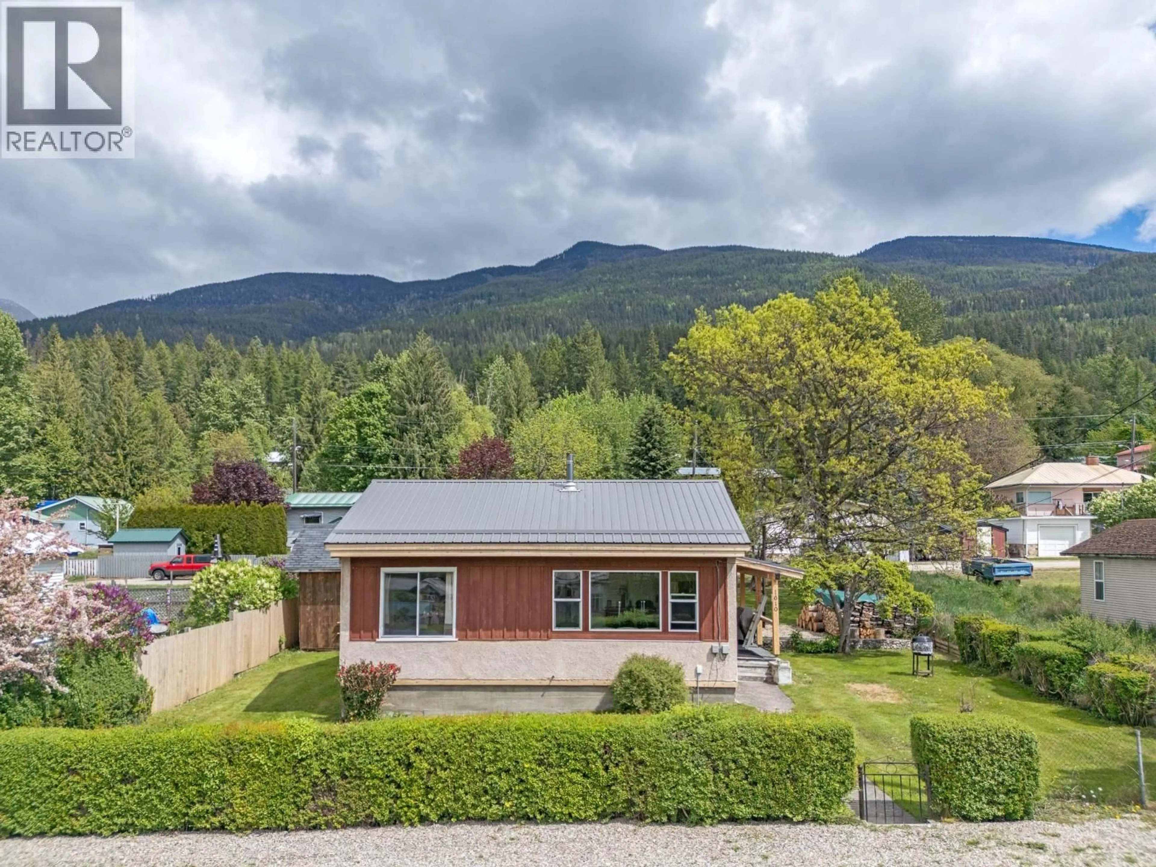 A pic from outside/outdoor area/front of a property/back of a property/a pic from drone, mountain view for 1610 EASTMAN AVENUE, Riondel British Columbia V0B2B0
