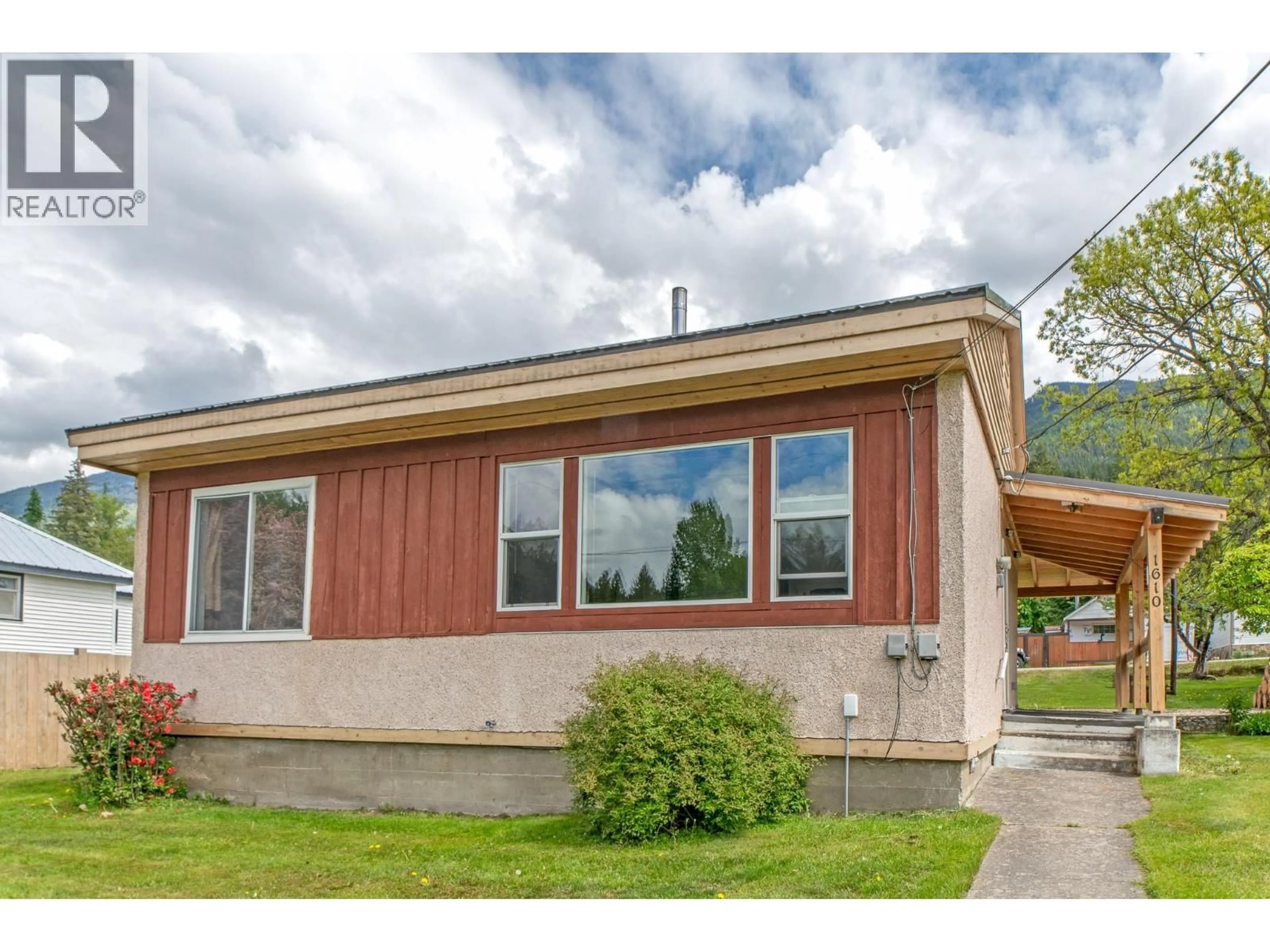 Home with vinyl exterior material, unknown for 1610 EASTMAN AVENUE, Riondel British Columbia V0B2B0