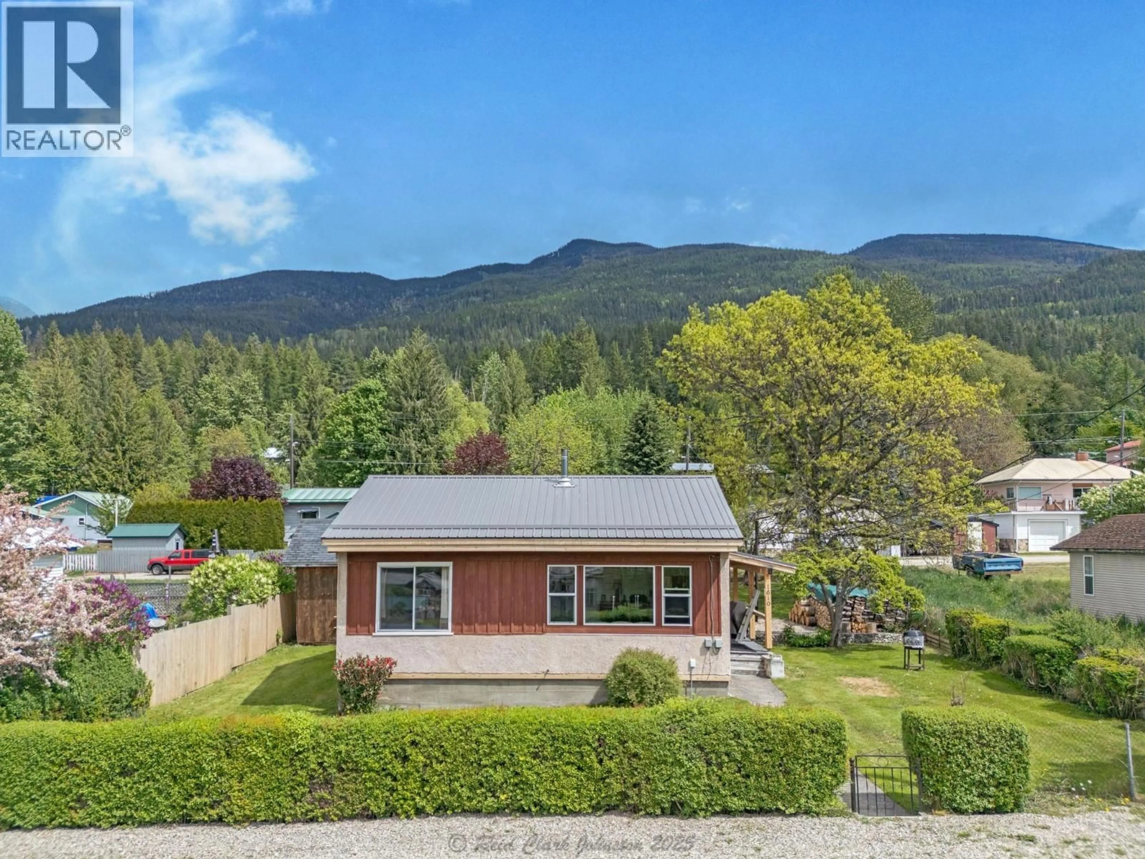 A pic from outside/outdoor area/front of a property/back of a property/a pic from drone, mountain view for 1610 EASTMAN AVENUE, Riondel British Columbia V0B2B0
