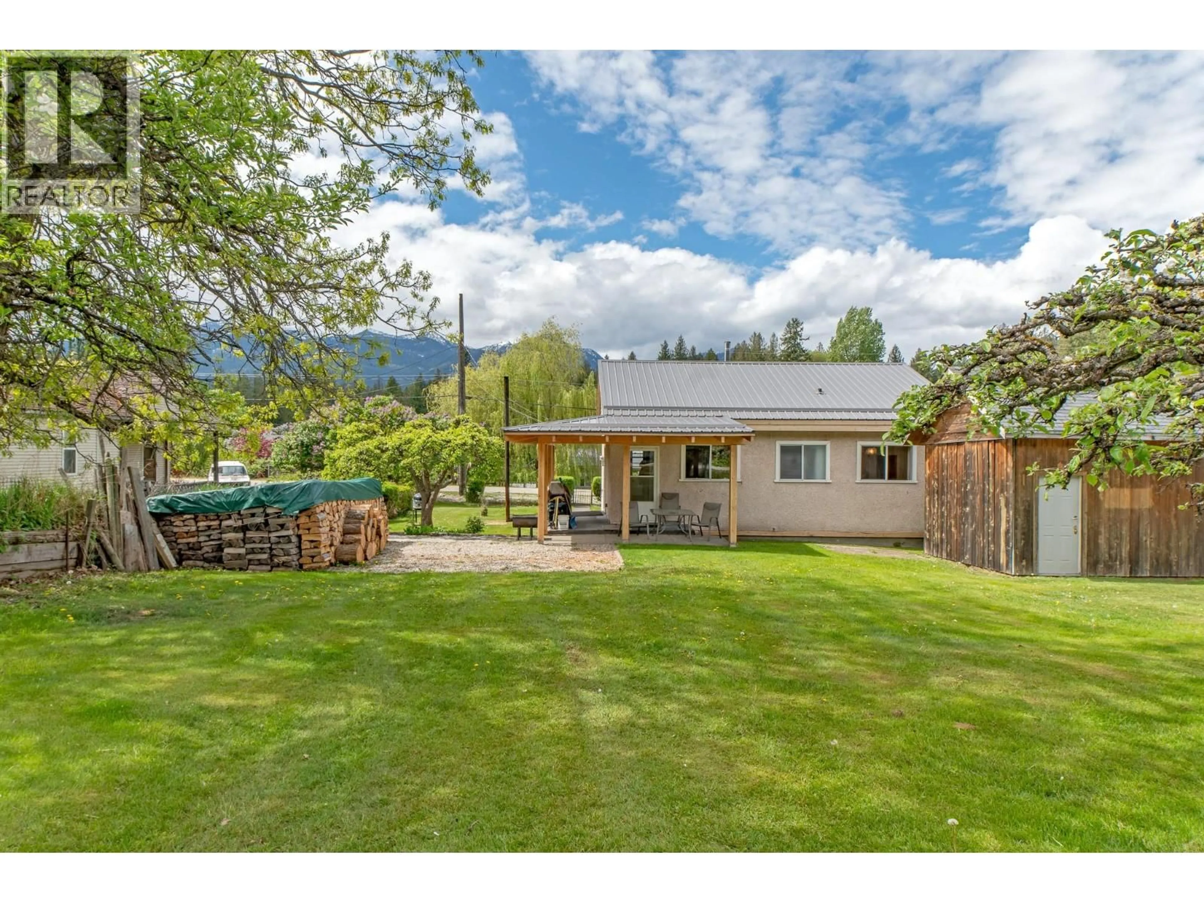 A pic from outside/outdoor area/front of a property/back of a property/a pic from drone, mountain view for 1610 EASTMAN AVENUE, Riondel British Columbia V0B2B0