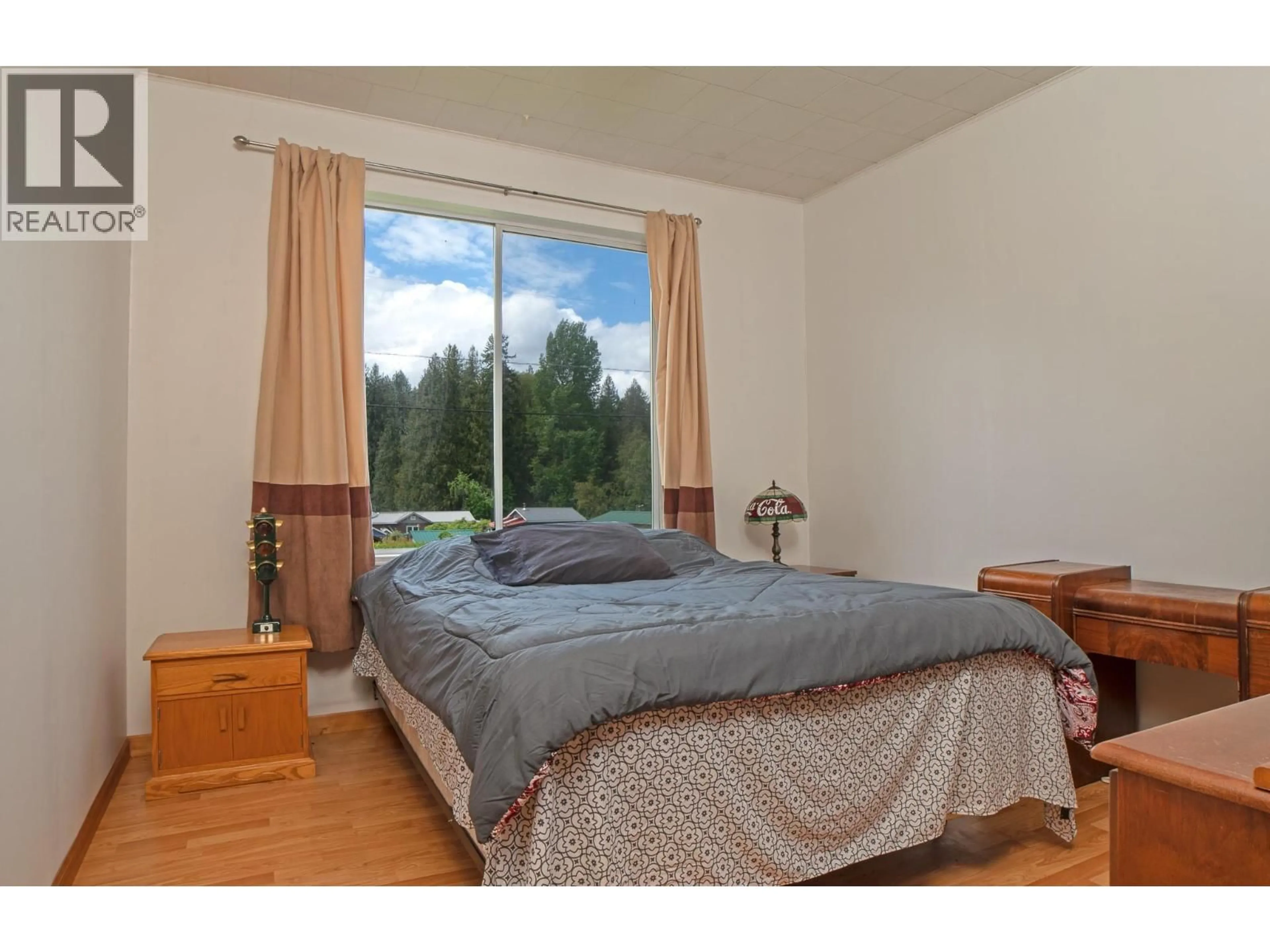 Bedroom with bed, wood/laminate floor for 1610 EASTMAN AVENUE, Riondel British Columbia V0B2B0
