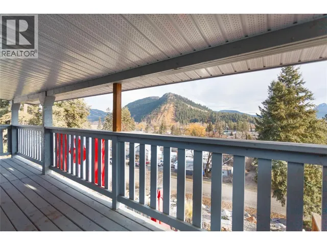 2138 CATT AVENUE, Lumby 4
