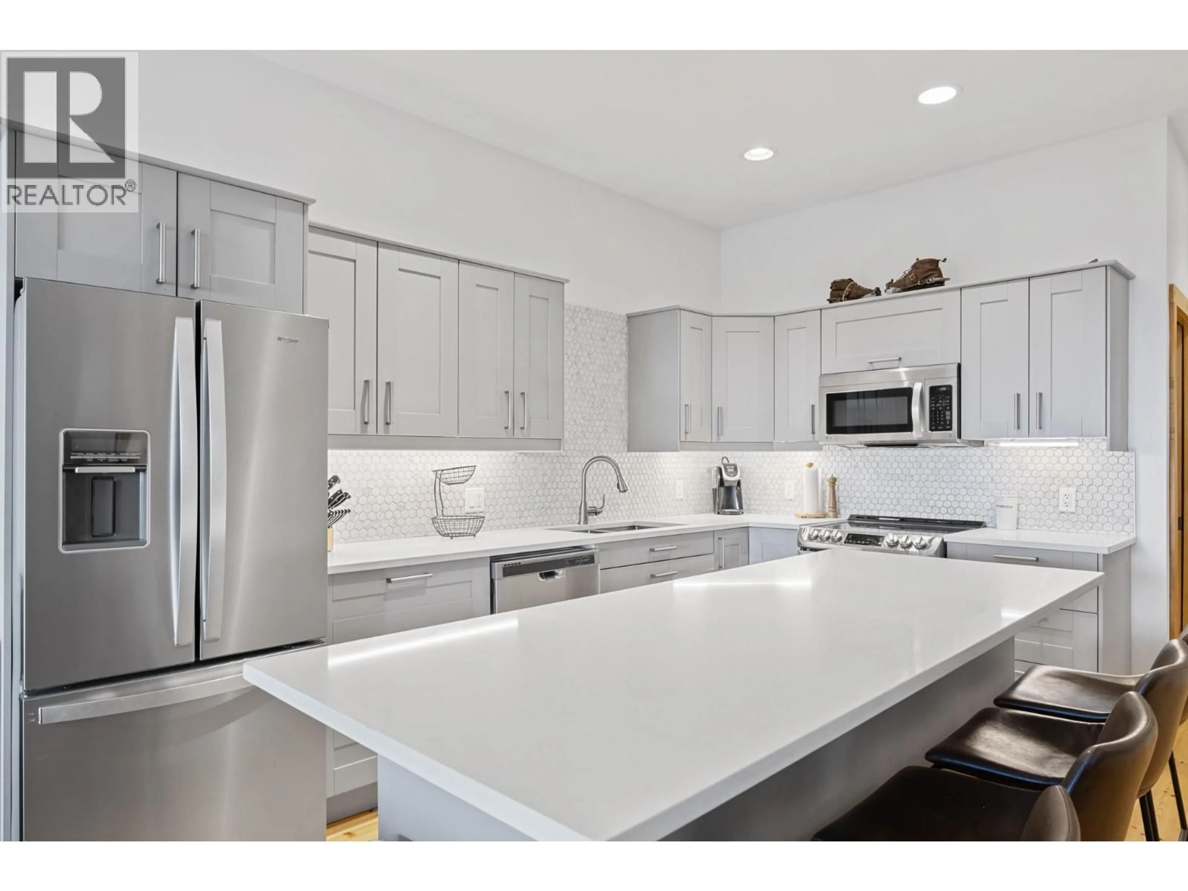 Open concept kitchen, ceramic/tile floor for B - 5934 SNOW PINES CRESCENT, Big White British Columbia V1P1P3