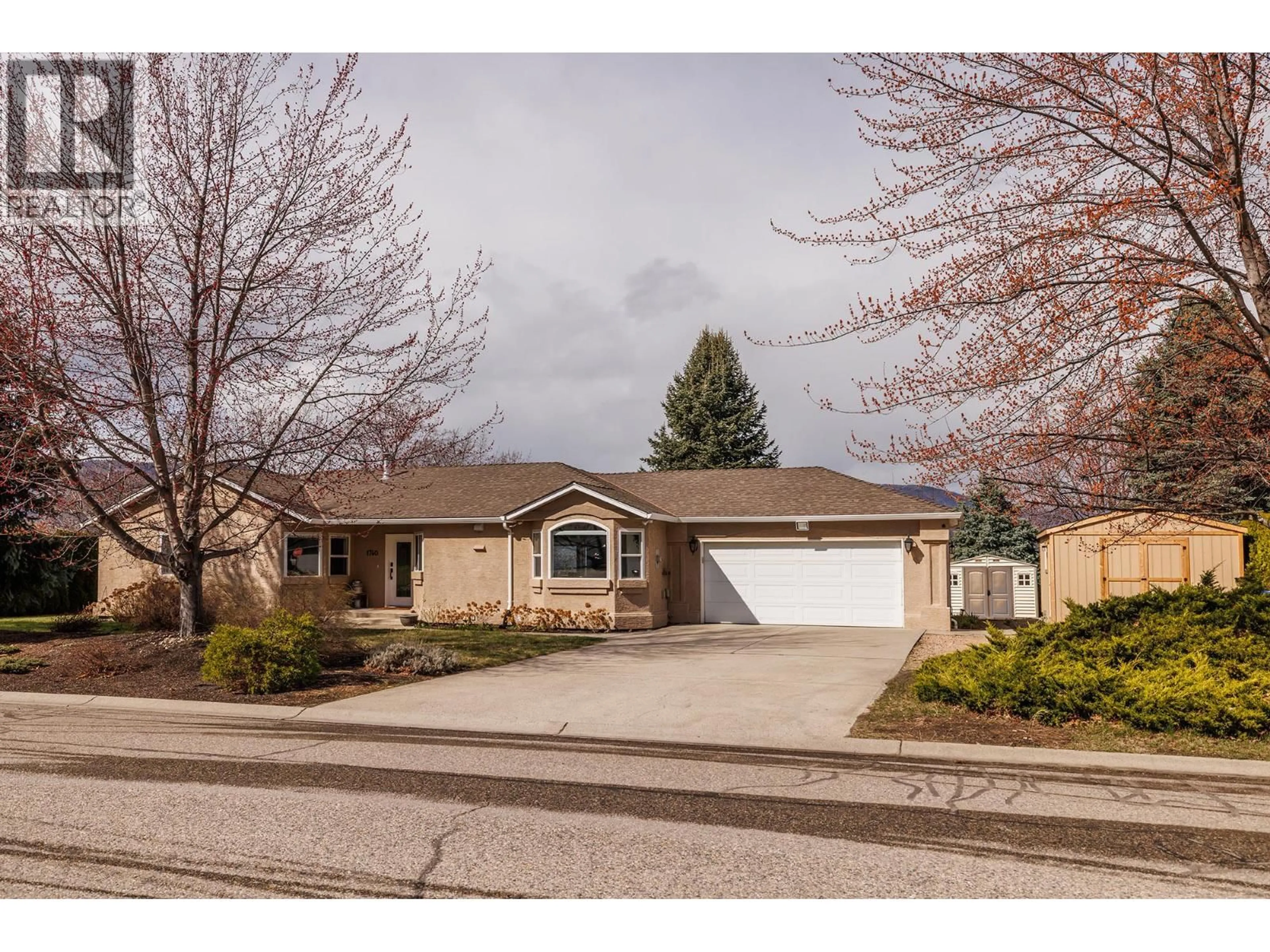 Home with vinyl exterior material, street for 1740 SALDIN COURT, Lake Country British Columbia V4V1N9