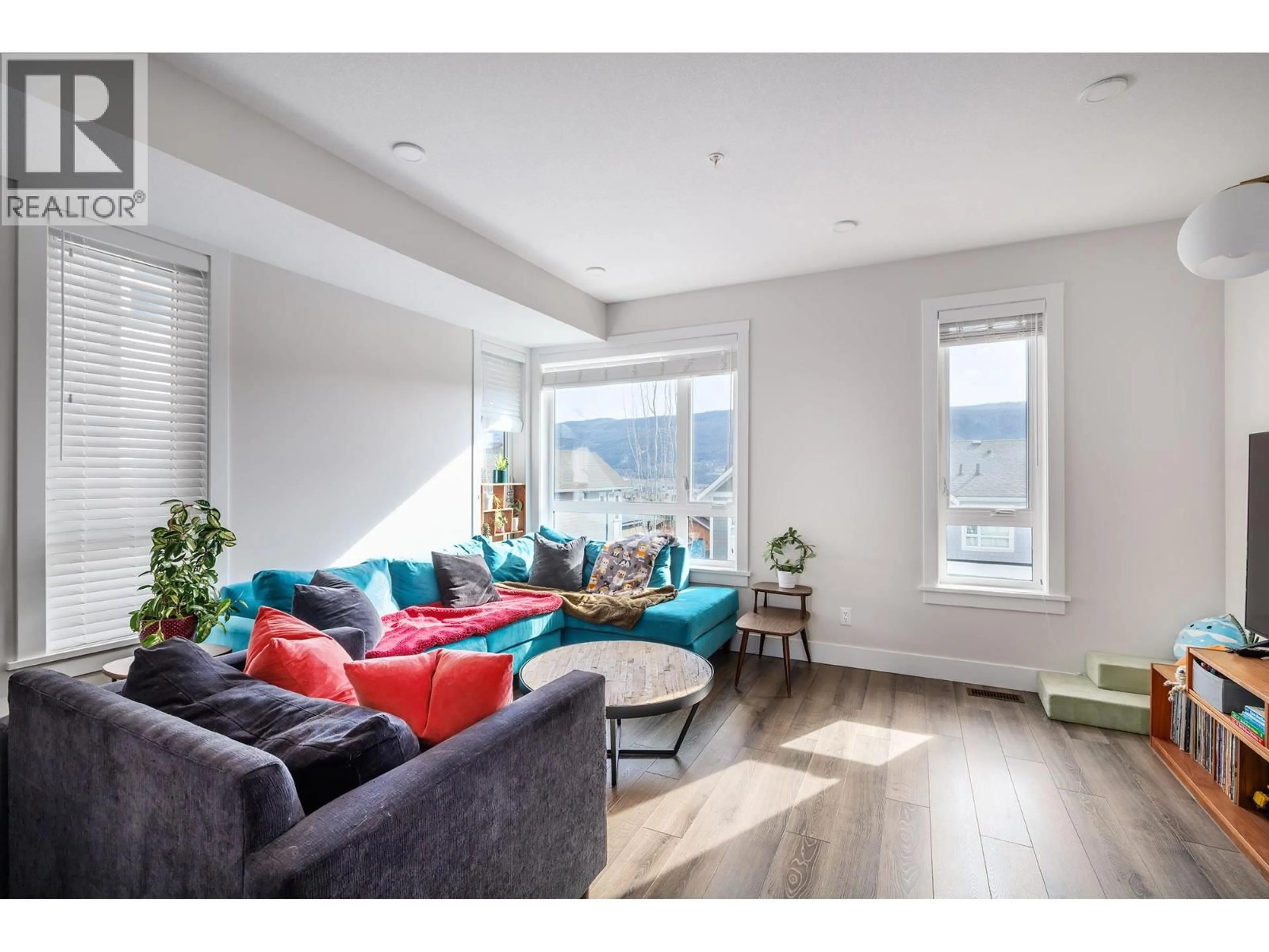 Living room with furniture, wood/laminate floor for 58 - 13098 SHORELINE WAY, Lake Country British Columbia V4V0A8