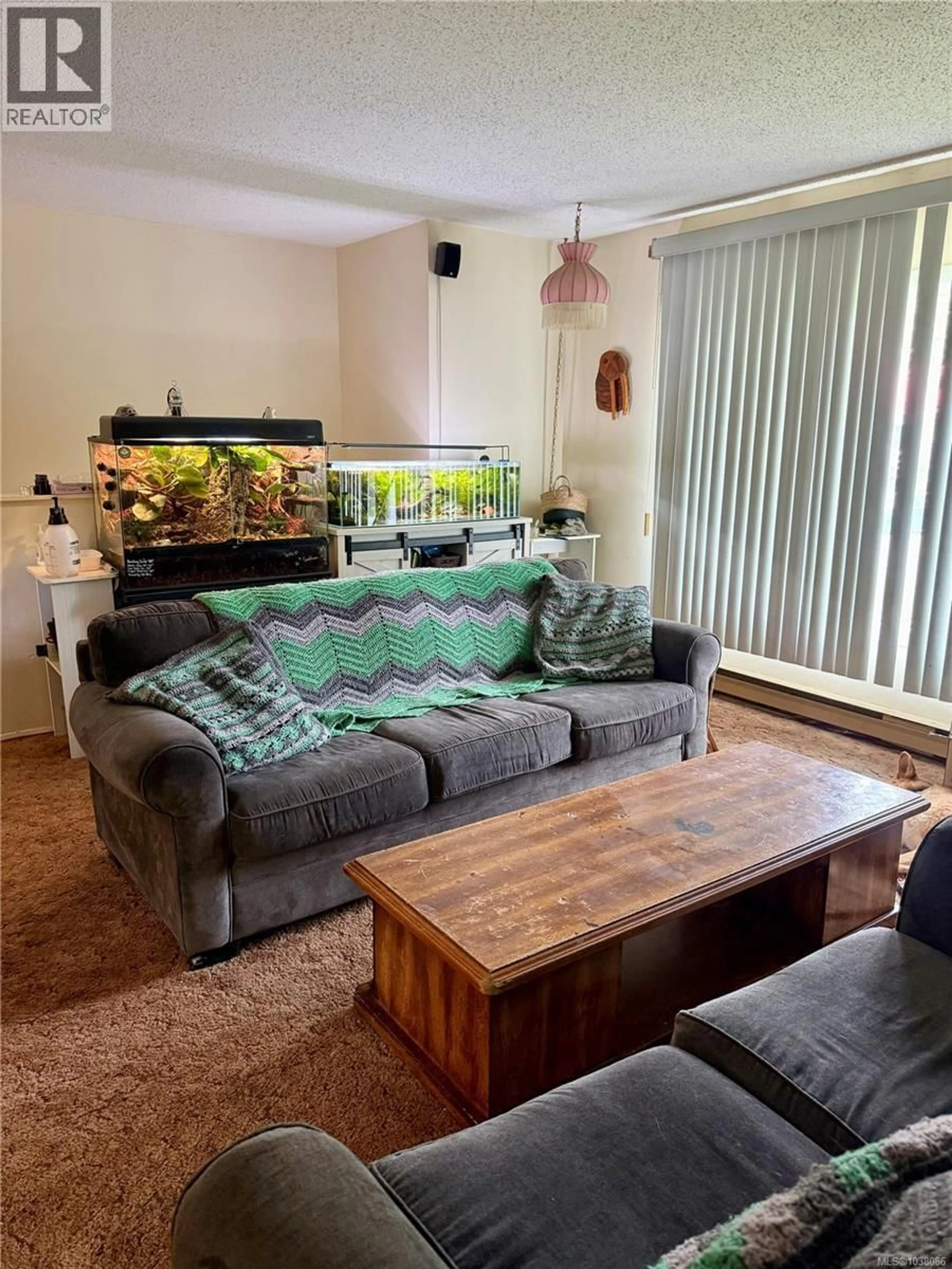 Living room with furniture, unknown for 4081 CAREY PLACE, Royston British Columbia V0R2V0
