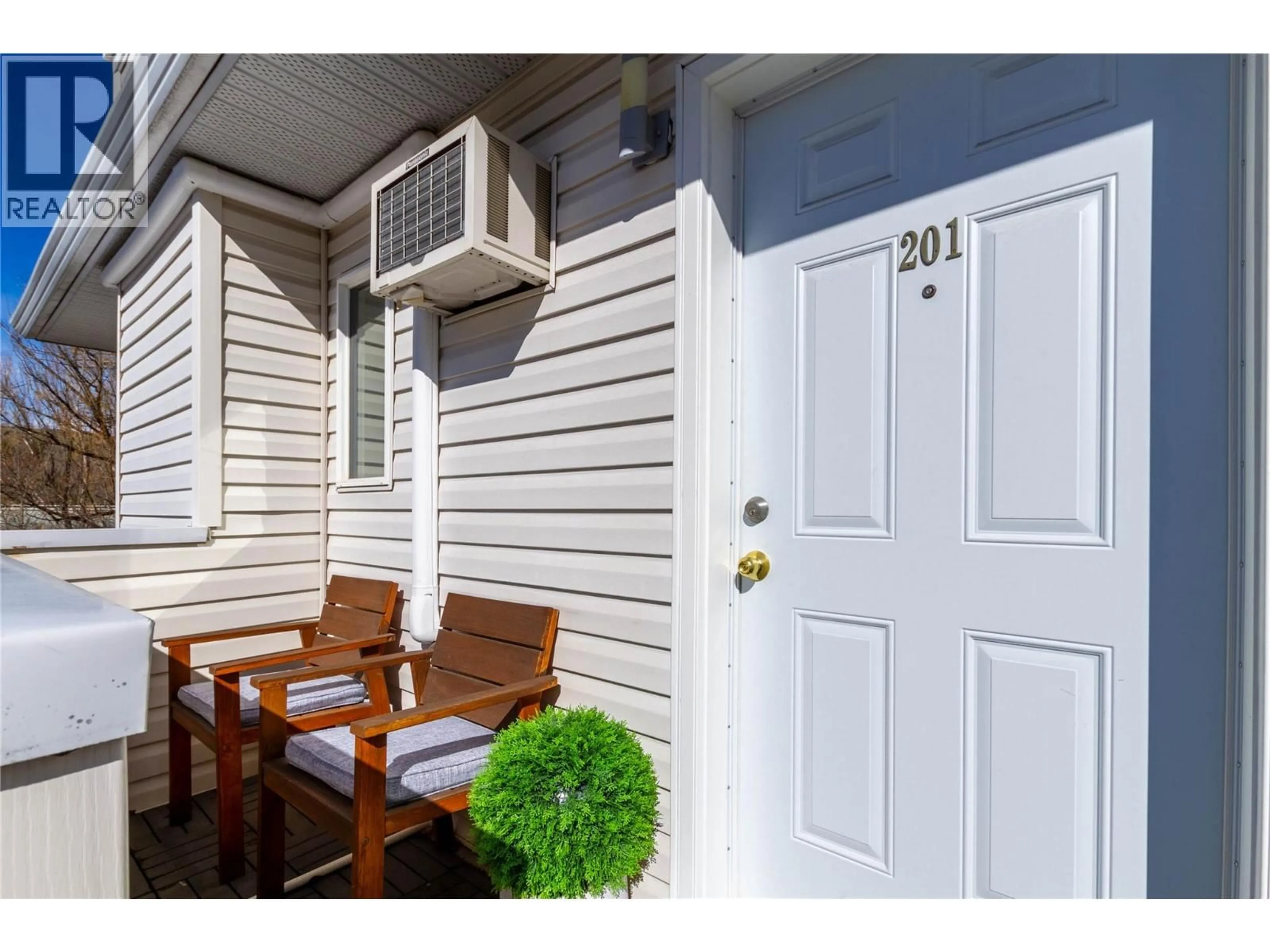 Indoor entryway for 201 - 505 BROWNE ROAD, Vernon British Columbia V1T7M2