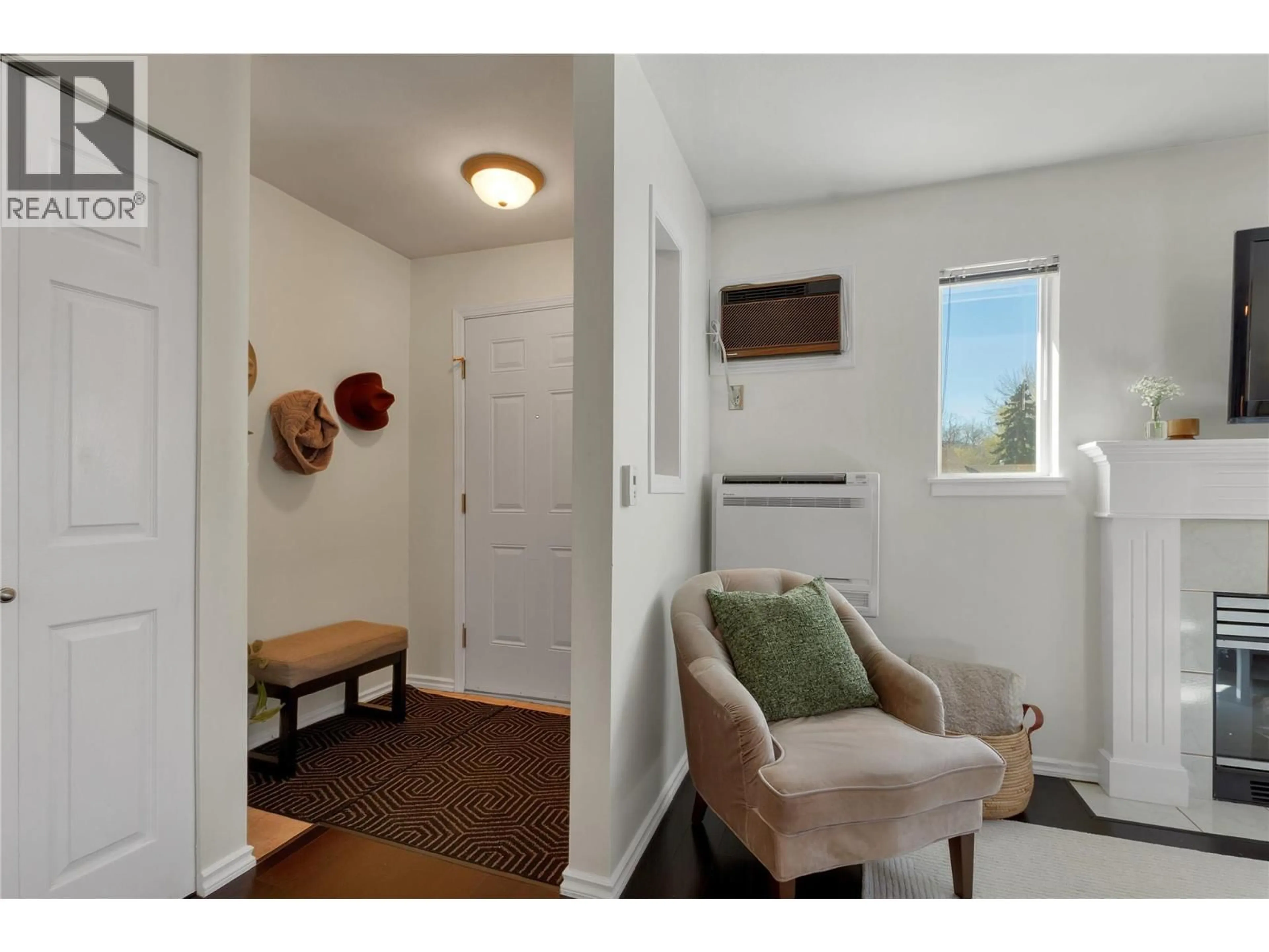 Indoor entryway for 201 - 505 BROWNE ROAD, Vernon British Columbia V1T7M2