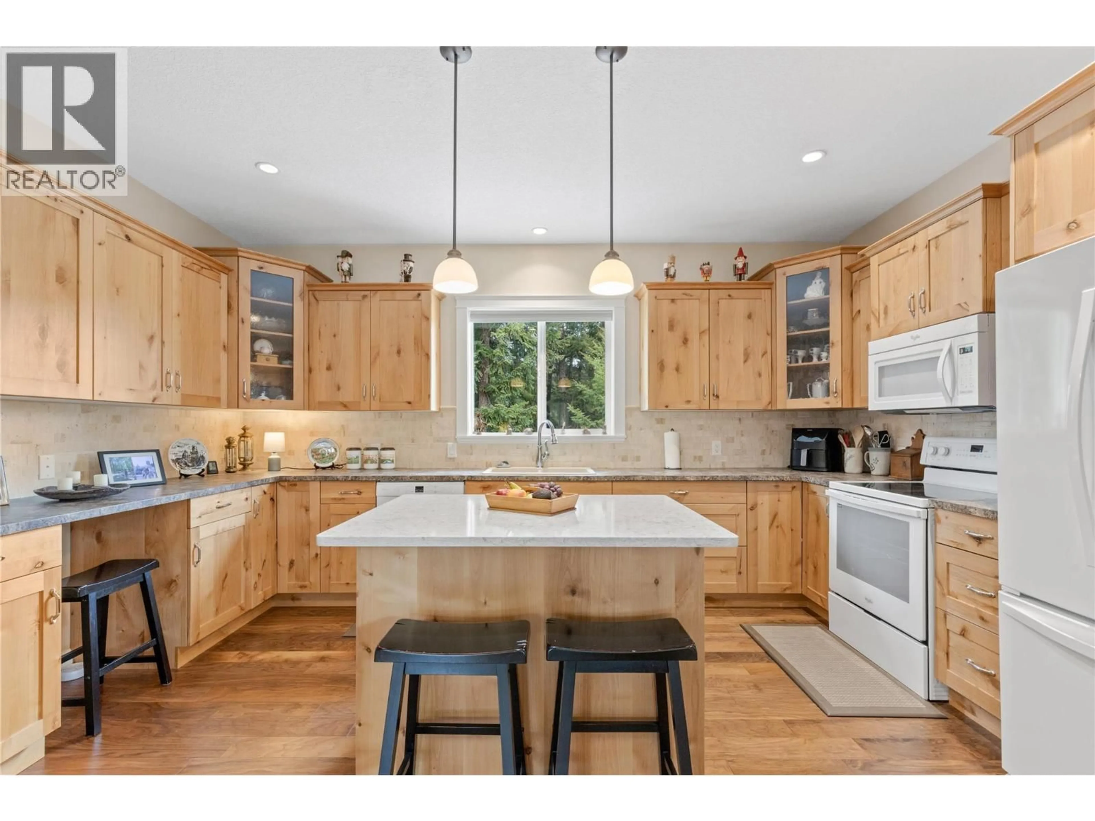 Open concept kitchen, unknown for 2750 SUNNYDALE DRIVE, Blind Bay British Columbia V0E1H2
