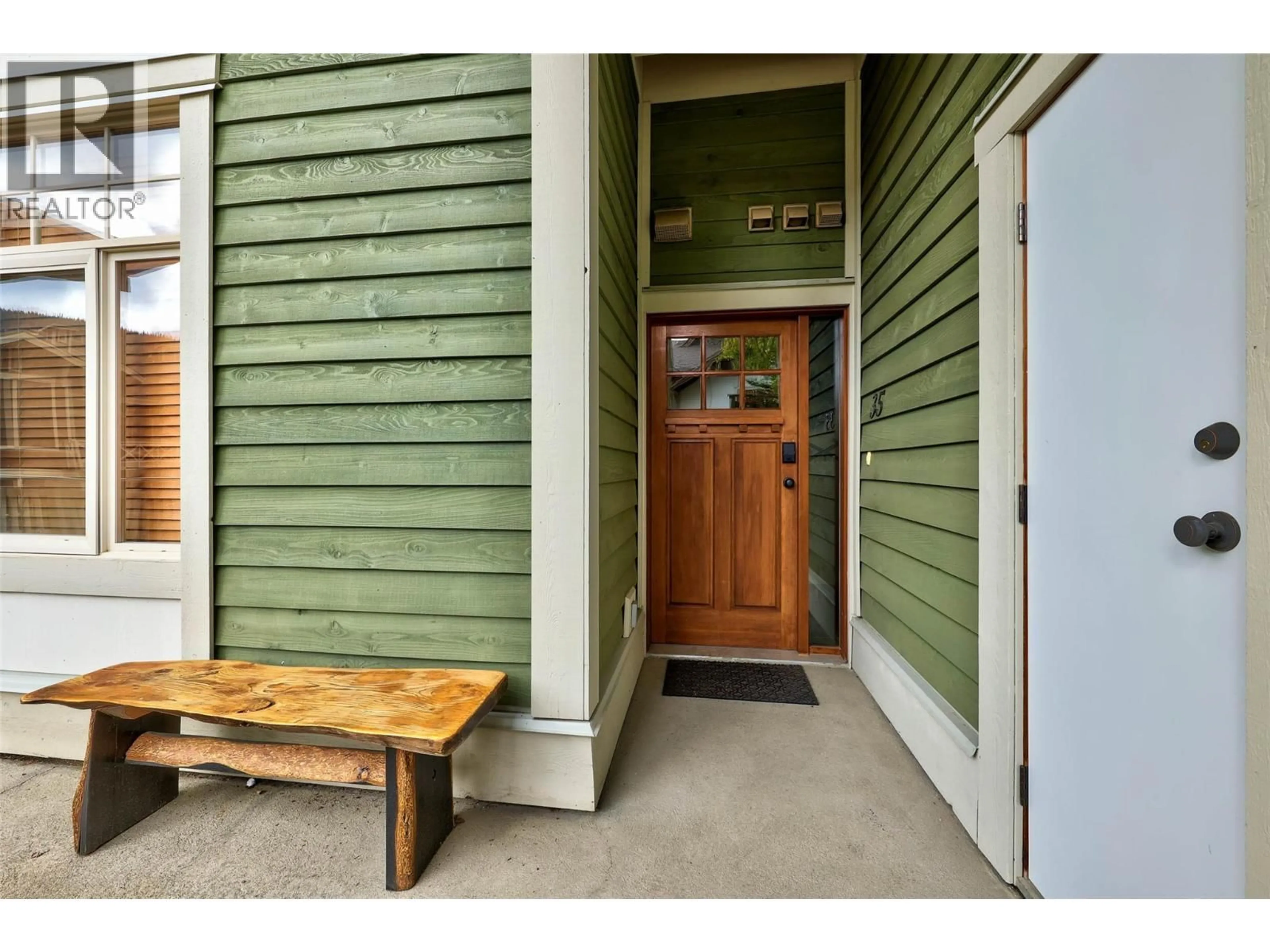 Indoor entryway for 35 - 5015 VALLEY DRIVE, Sun Peaks British Columbia V0E5N0