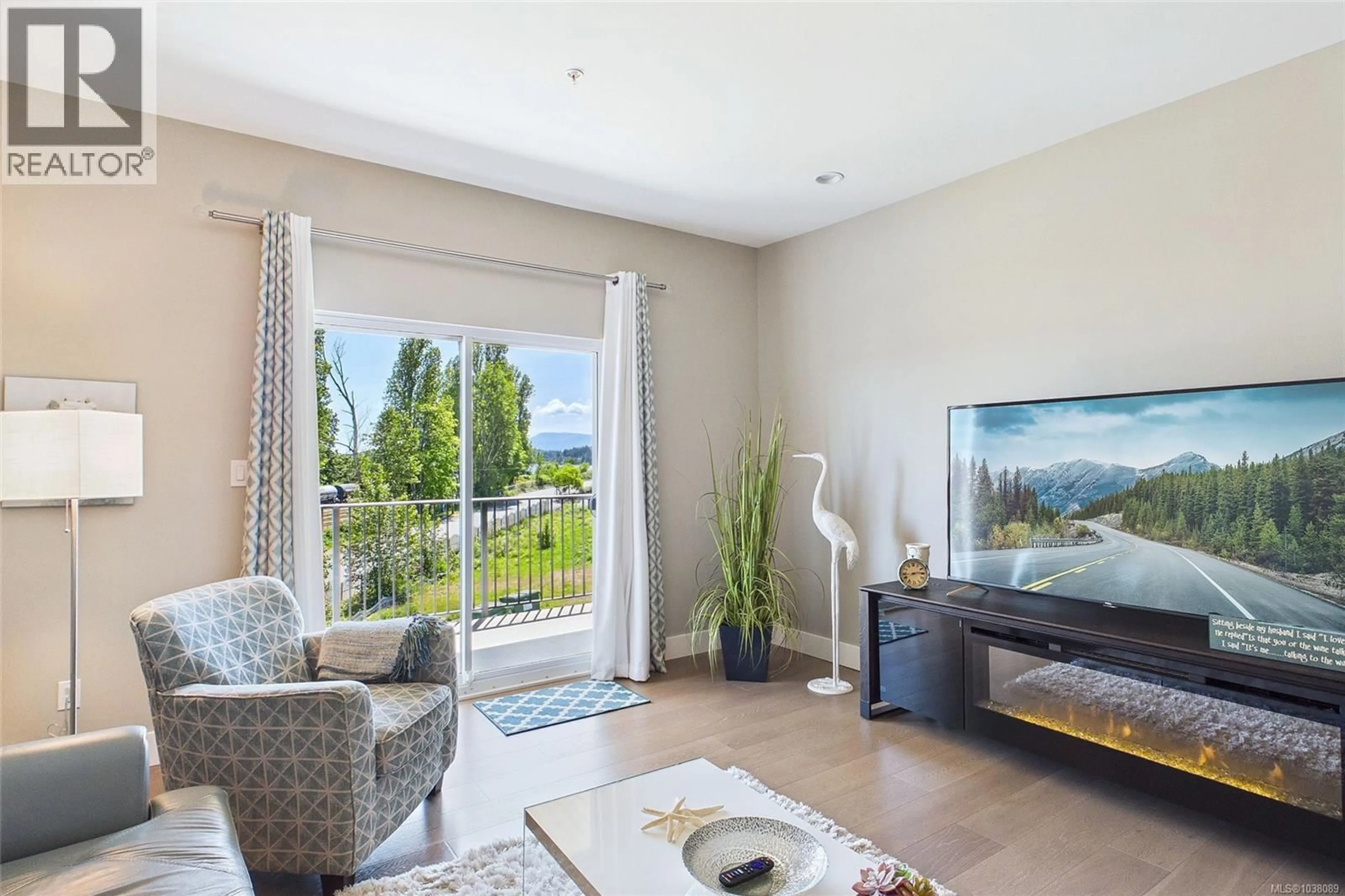 Living room with furniture, unknown for 304 - 104 ESPLANADE STREET, Nanaimo British Columbia V9R0G6