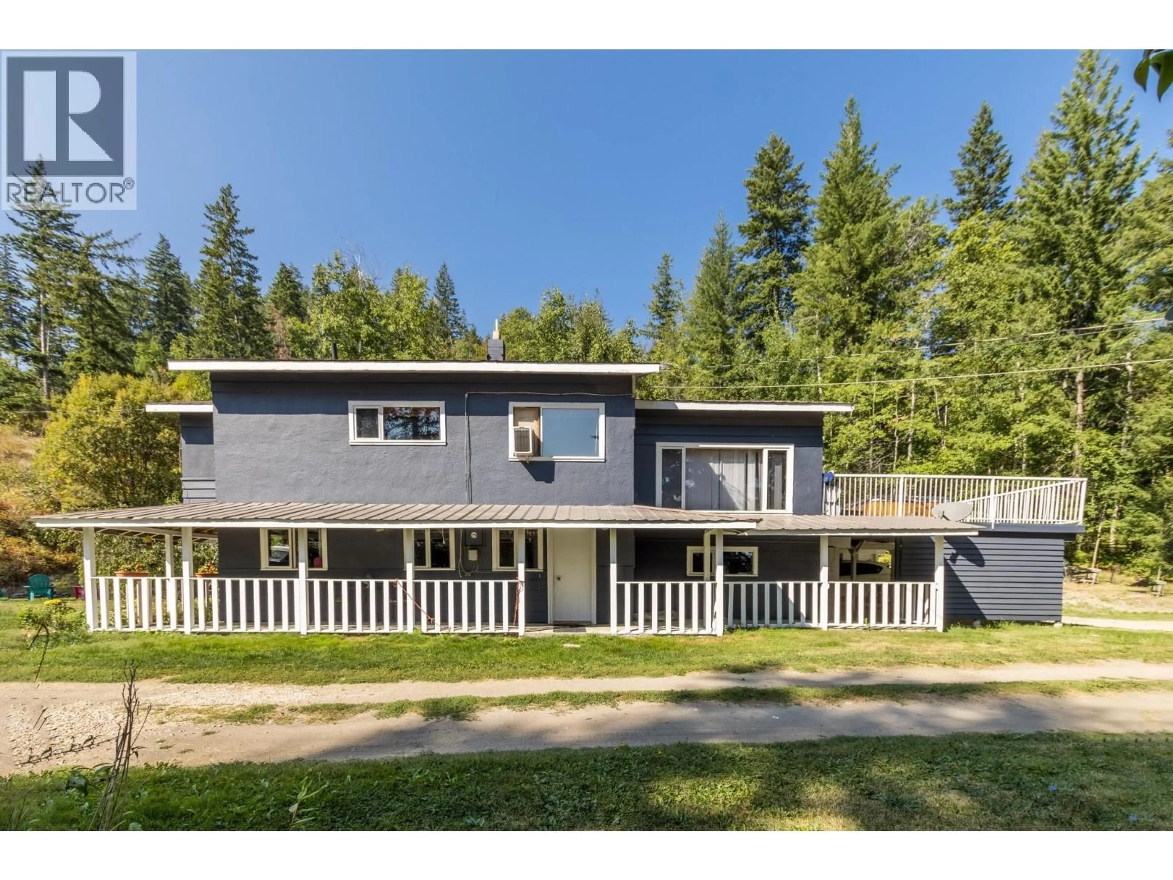 A pic from outside/outdoor area/front of a property/back of a property/a pic from drone, unknown for 3591 65 AVENUE NORTHWEST, Salmon Arm British Columbia V1E3A2