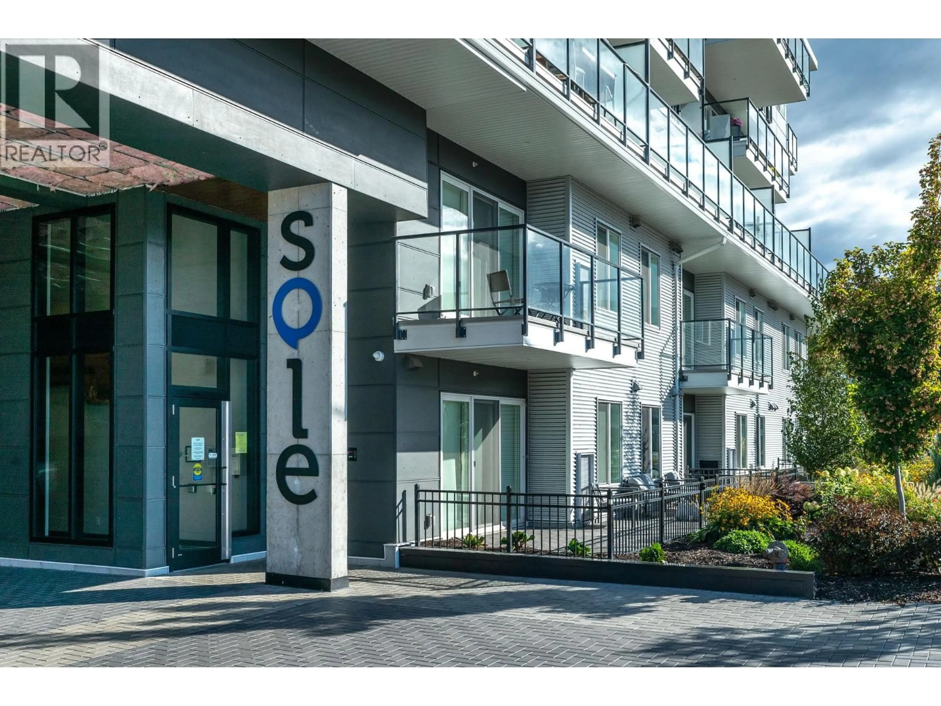 Indoor foyer for 101 - 615 RUTLAND ROAD NORTH, Kelowna British Columbia V1X3B6