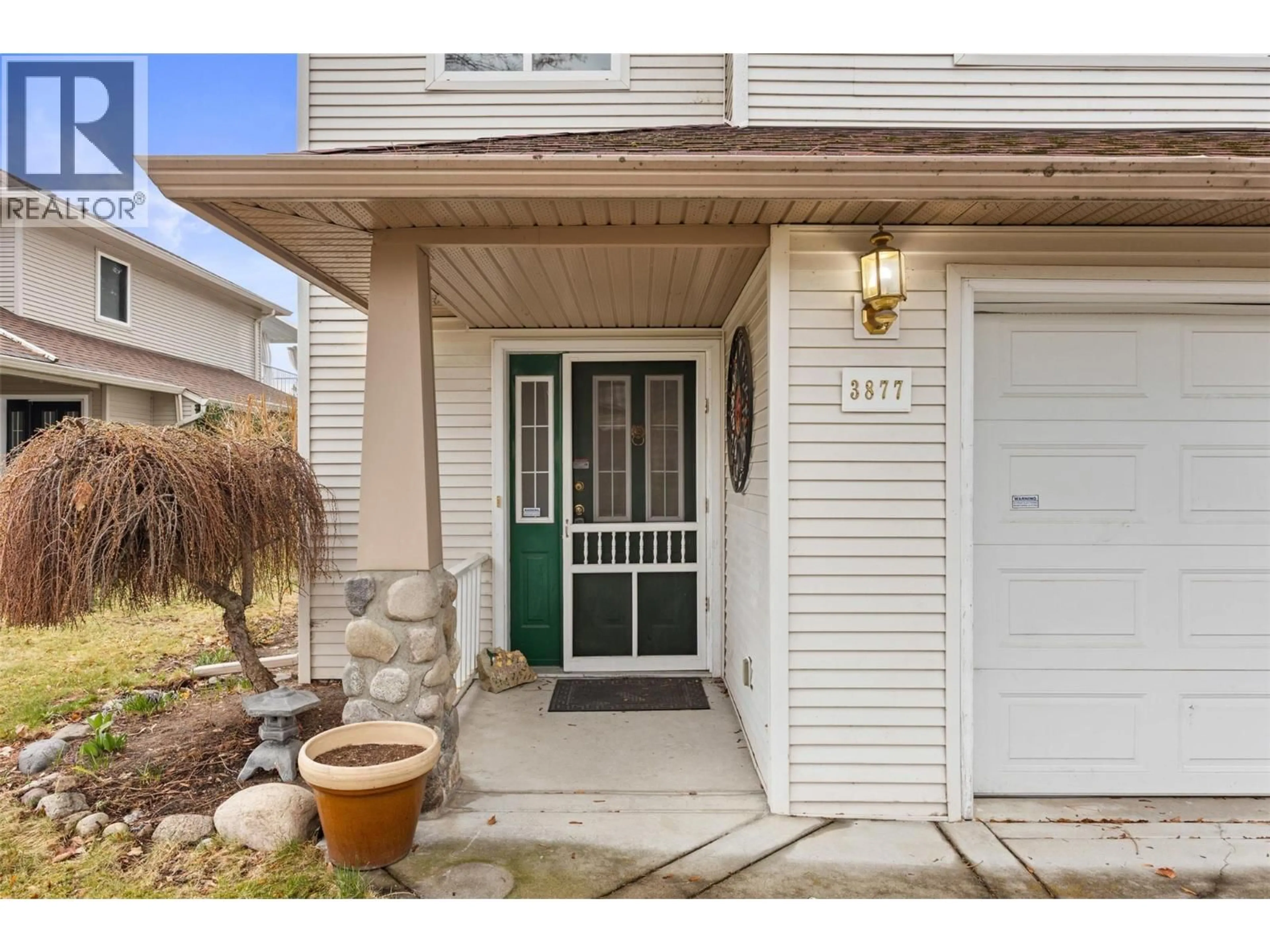 Indoor entryway for 3877 GLEN CANYON DRIVE, West Kelowna British Columbia V4T2P7