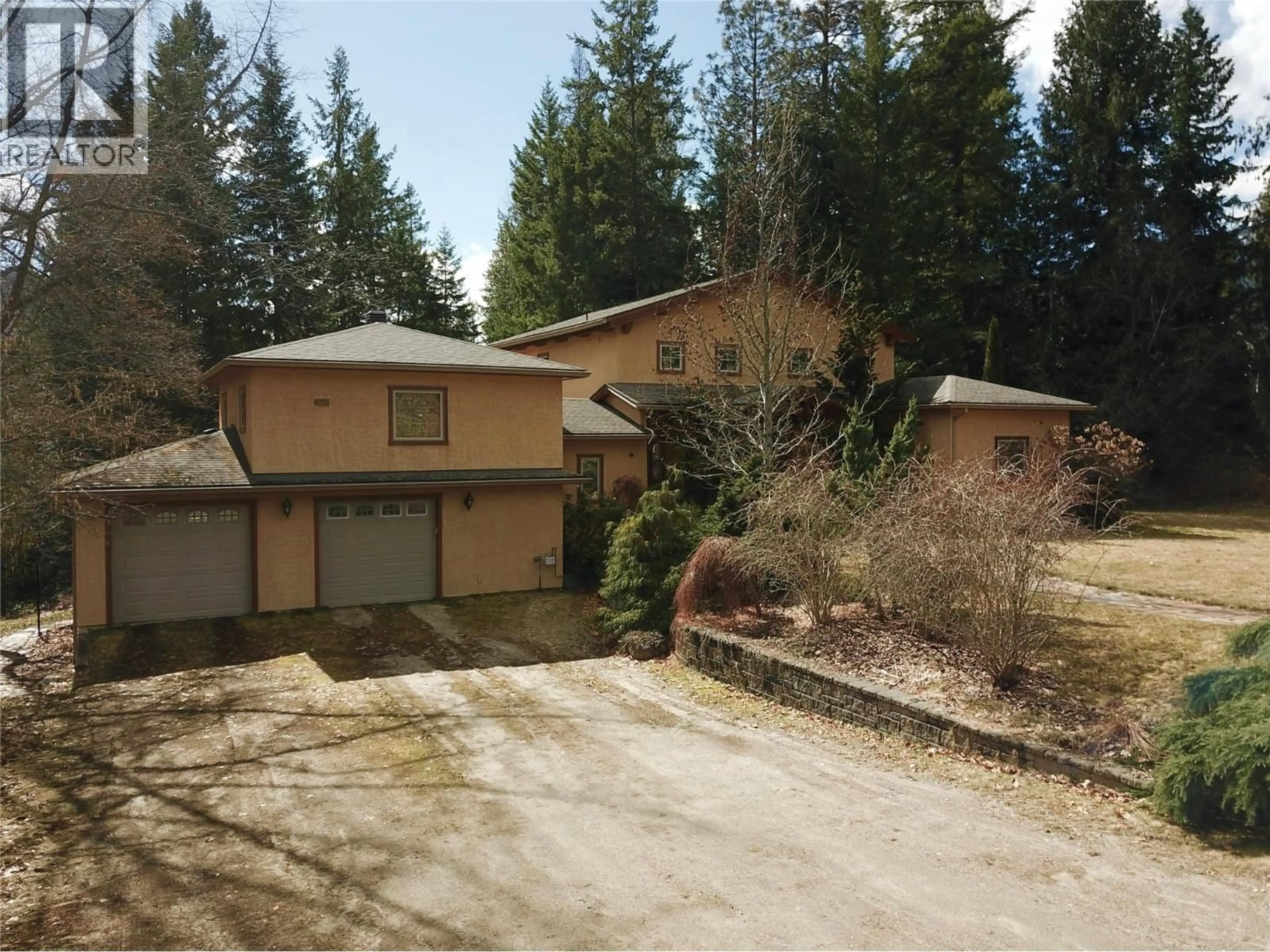 A pic from outside/outdoor area/front of a property/back of a property/a pic from drone, street for 3179 HEDDLE ROAD, Nelson British Columbia V1L6M2