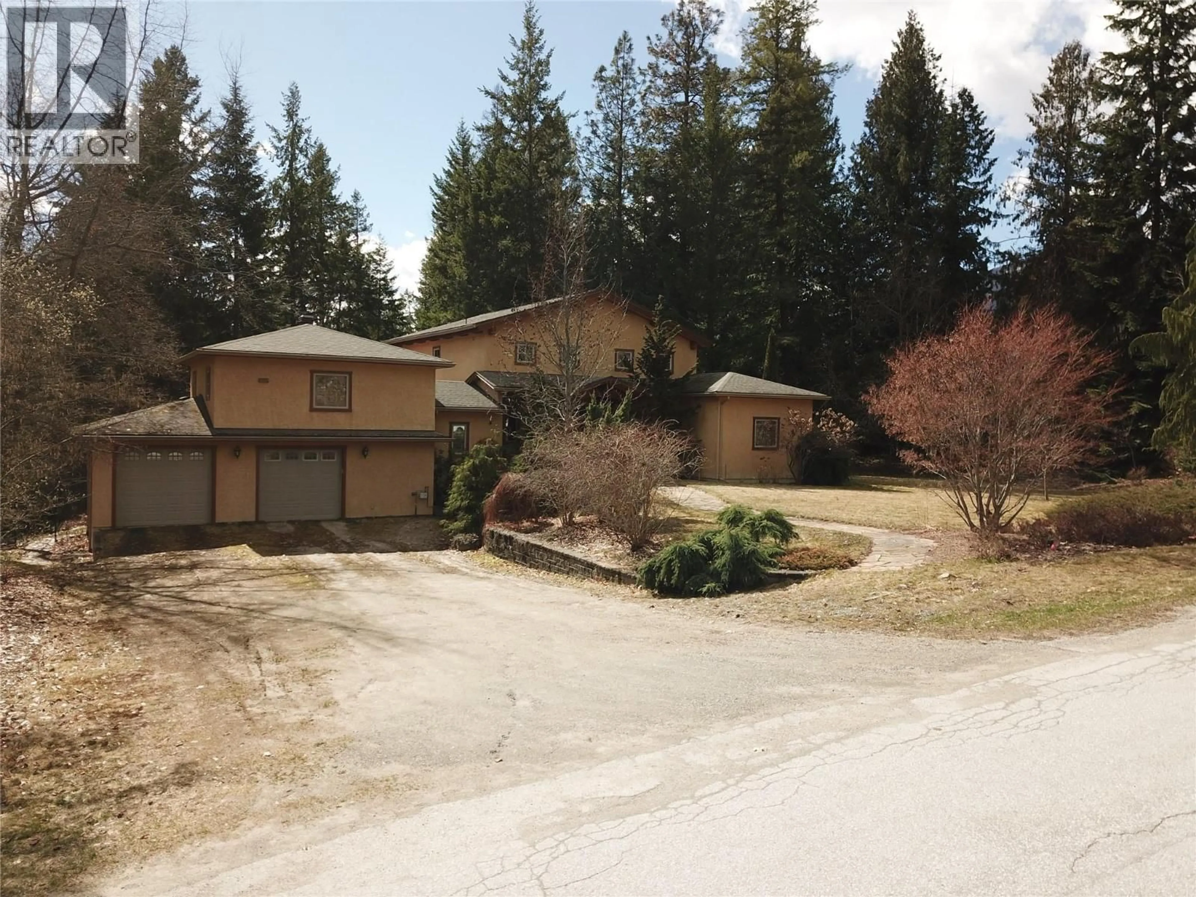A pic from outside/outdoor area/front of a property/back of a property/a pic from drone, unknown for 3179 HEDDLE ROAD, Nelson British Columbia V1L6M2