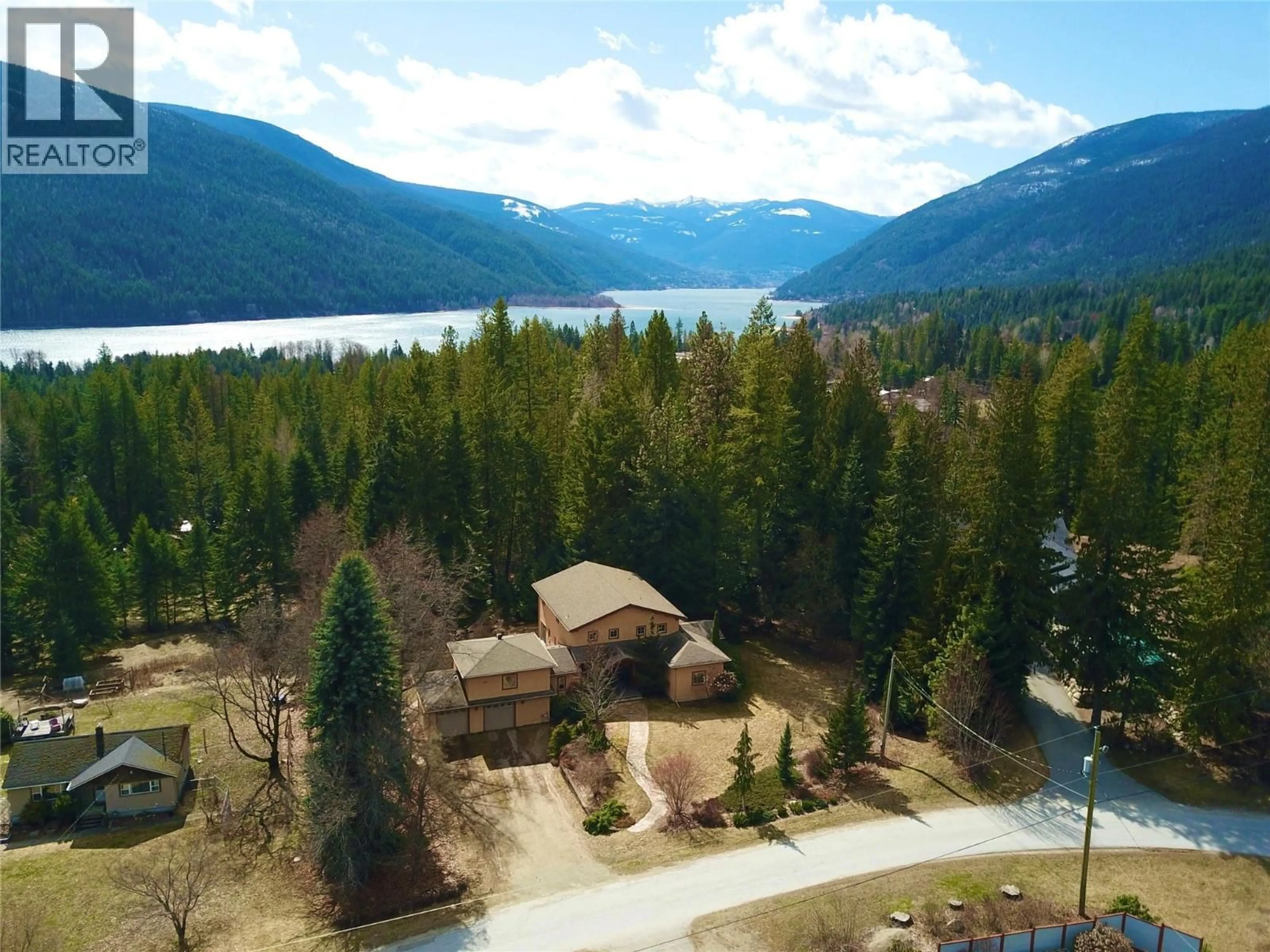 A pic from outside/outdoor area/front of a property/back of a property/a pic from drone, water/lake/river/ocean view for 3179 HEDDLE ROAD, Nelson British Columbia V1L6M2
