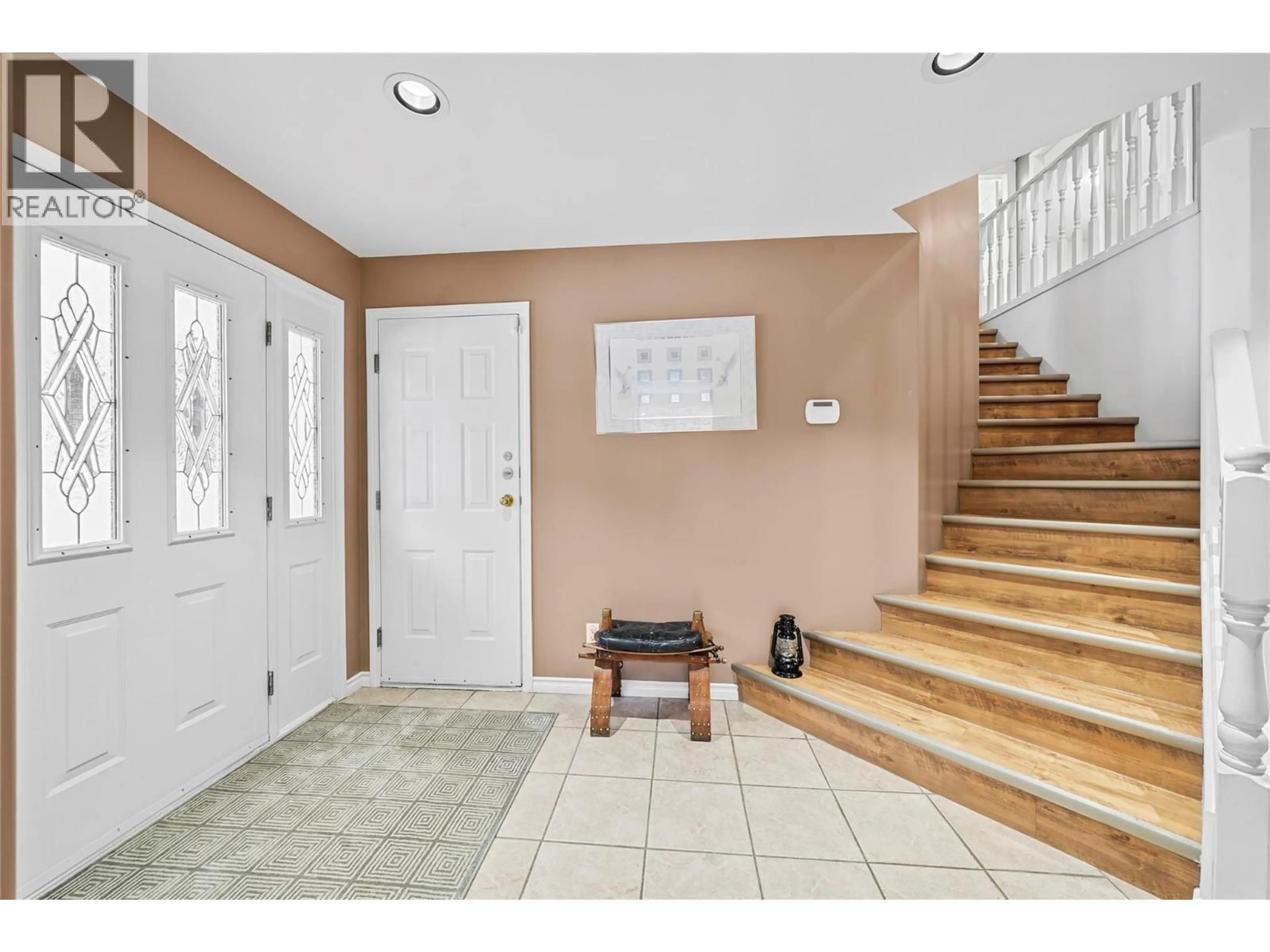 Indoor entryway for 2421 MOUNT TUAM CRESCENT, Sorrento British Columbia V0E2W2