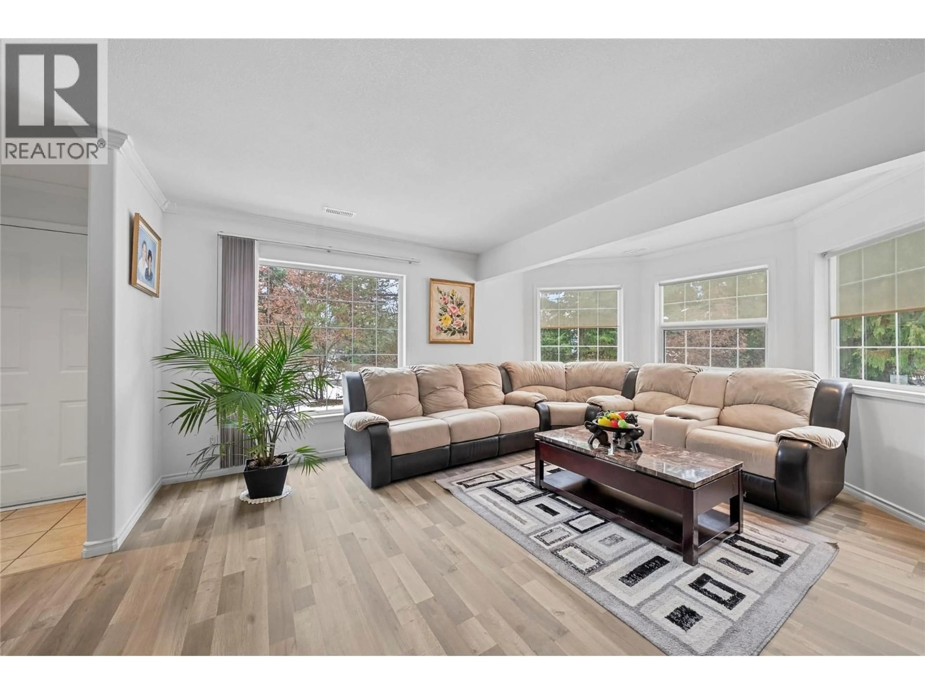 Living room with furniture, unknown for 2421 MOUNT TUAM CRESCENT, Sorrento British Columbia V0E2W2