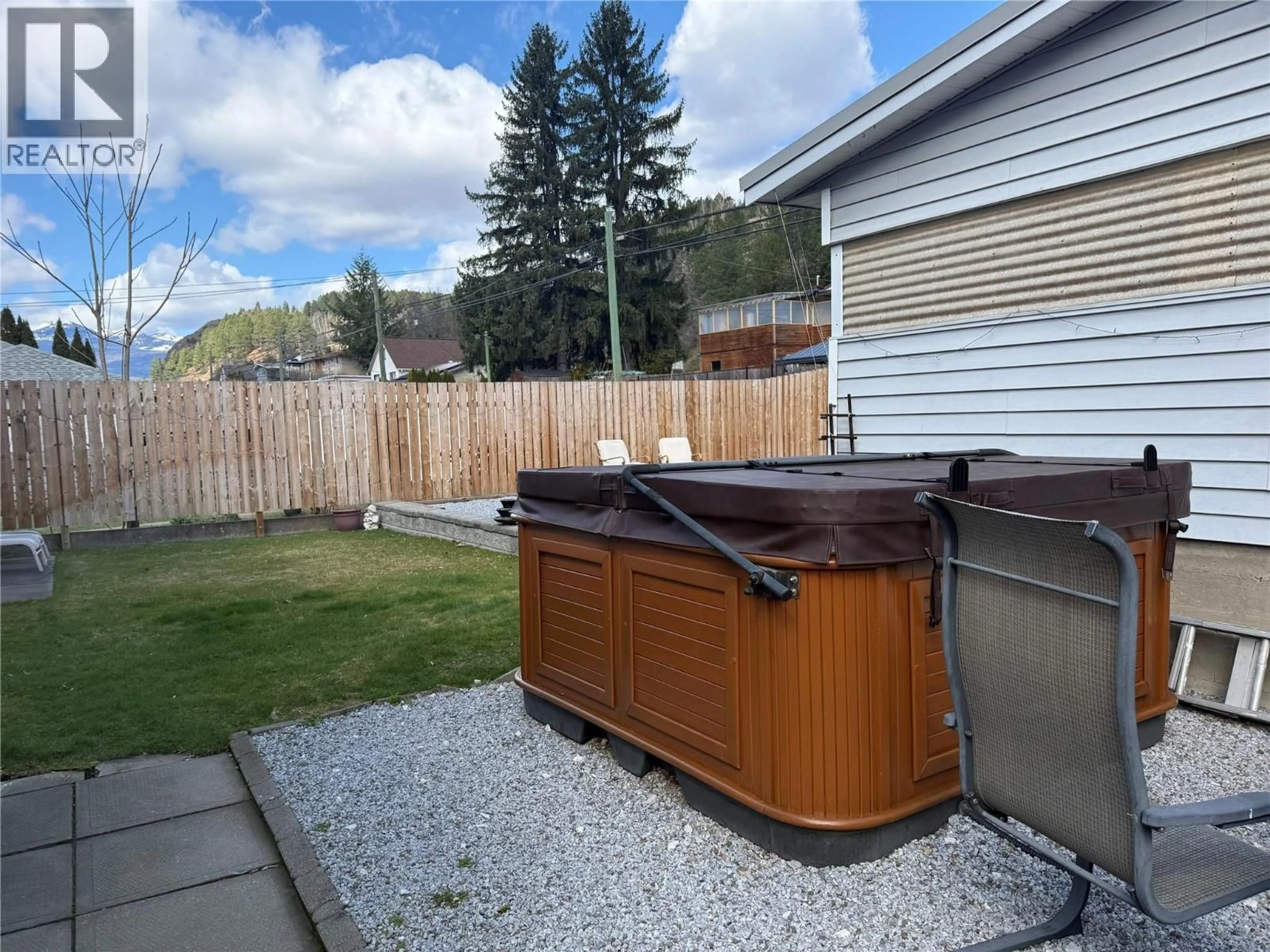 Patio, unknown for 2225 7TH AVENUE, Trail British Columbia V1R3C9