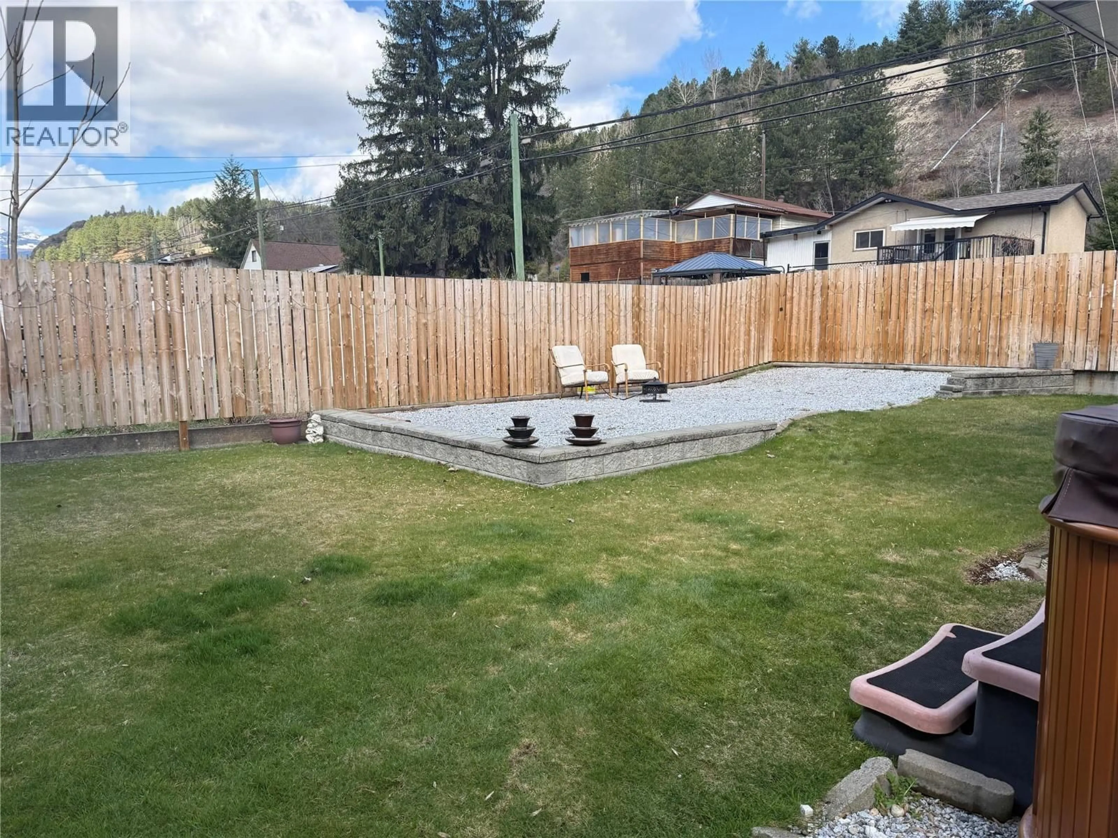 Patio, mountain view for 2225 7TH AVENUE, Trail British Columbia V1R3C9