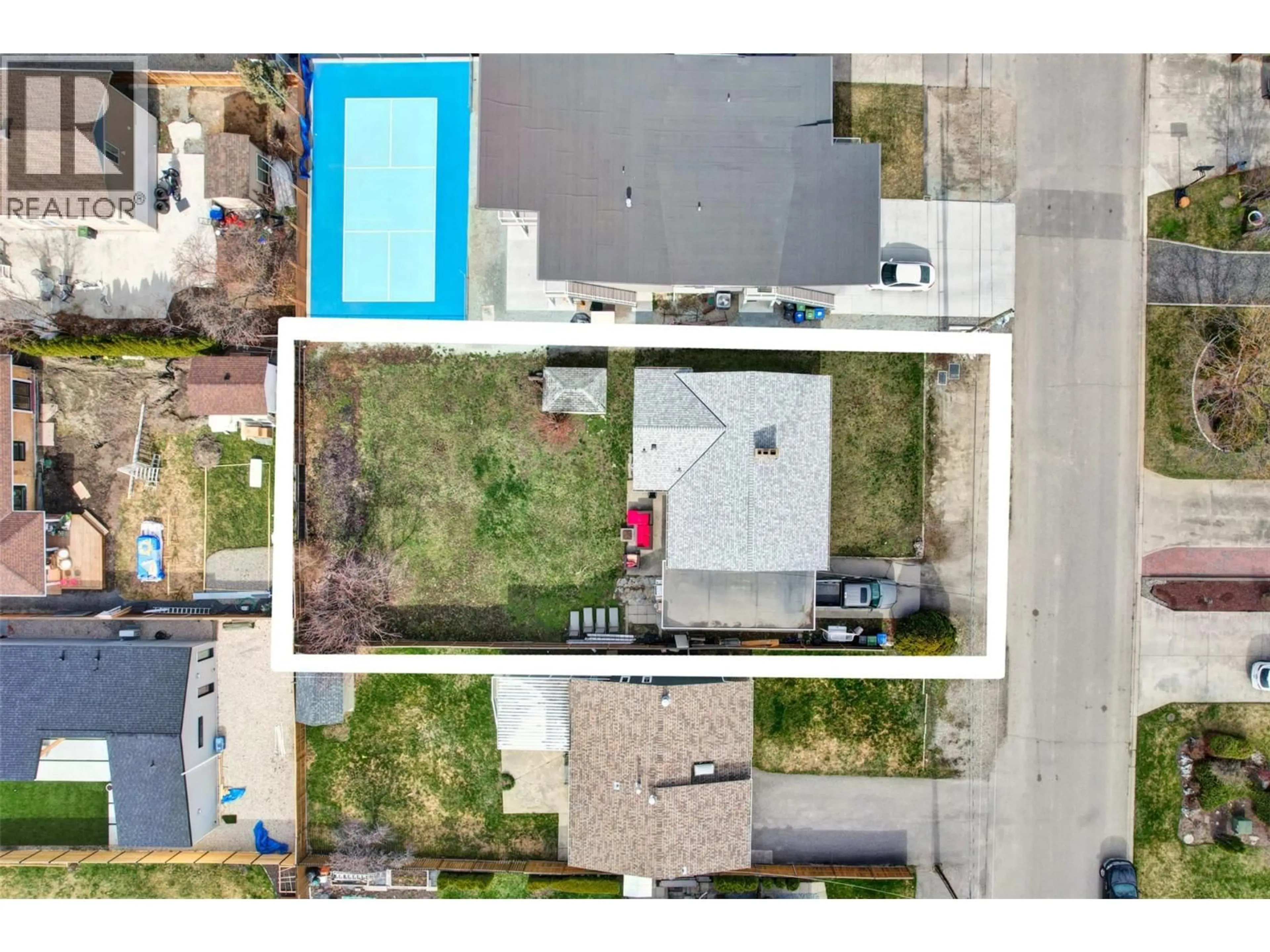 A pic from outside/outdoor area/front of a property/back of a property/a pic from drone, street for 3524 SCOTT ROAD, Kelowna British Columbia V1W3H6