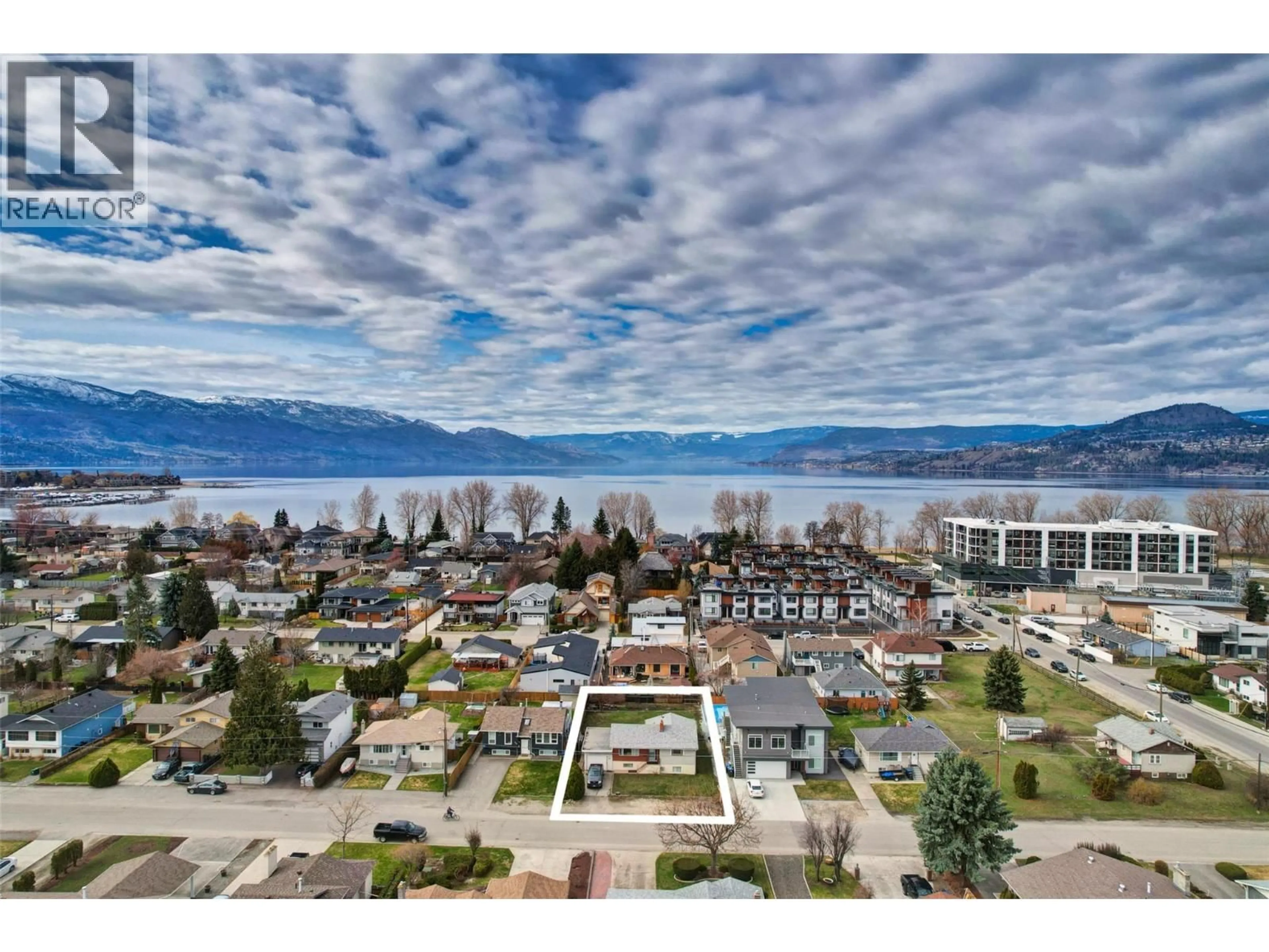 A pic from outside/outdoor area/front of a property/back of a property/a pic from drone, water/lake/river/ocean view for 3524 SCOTT ROAD, Kelowna British Columbia V1W3H6