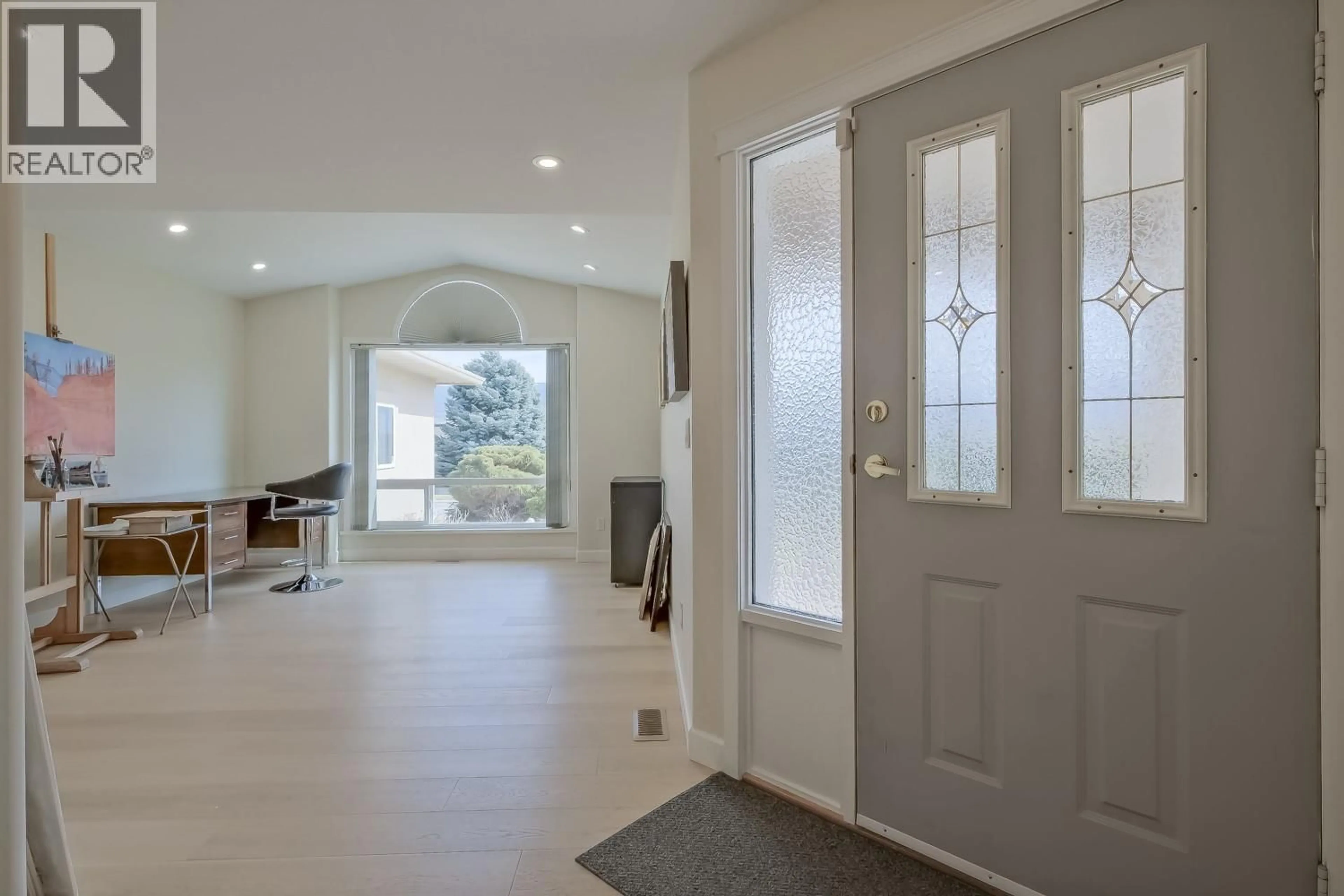 Indoor entryway for 434 RIDGE ROAD, Penticton British Columbia V2A8N7