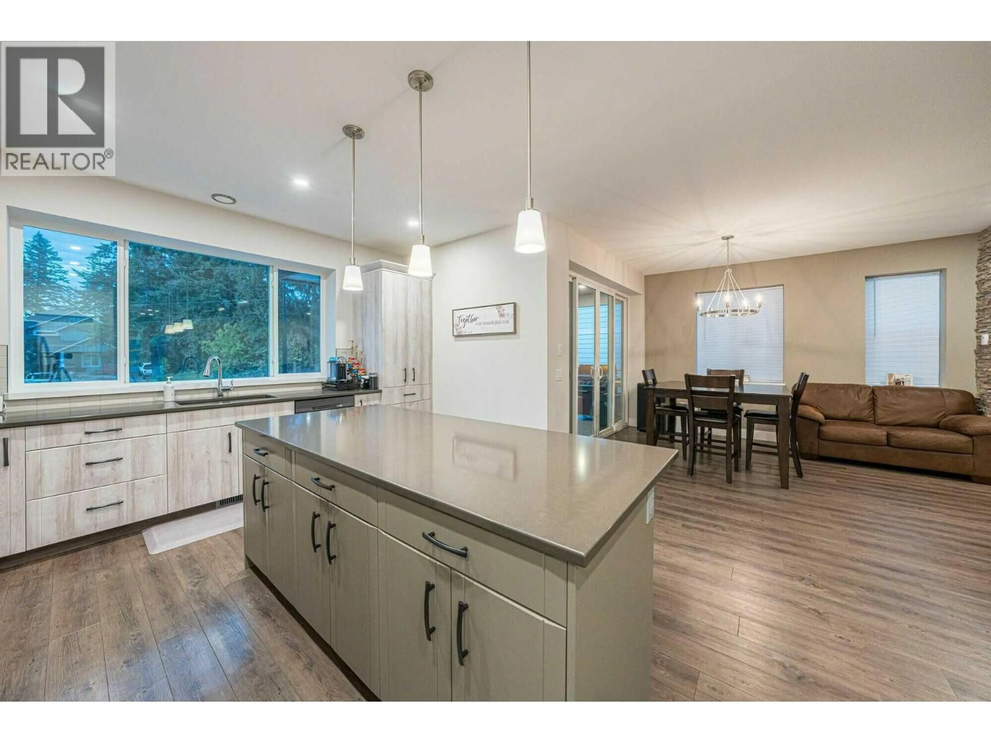Open concept kitchen, unknown for 80 15 AVENUE SOUTHEAST, Salmon Arm British Columbia V1E0G3