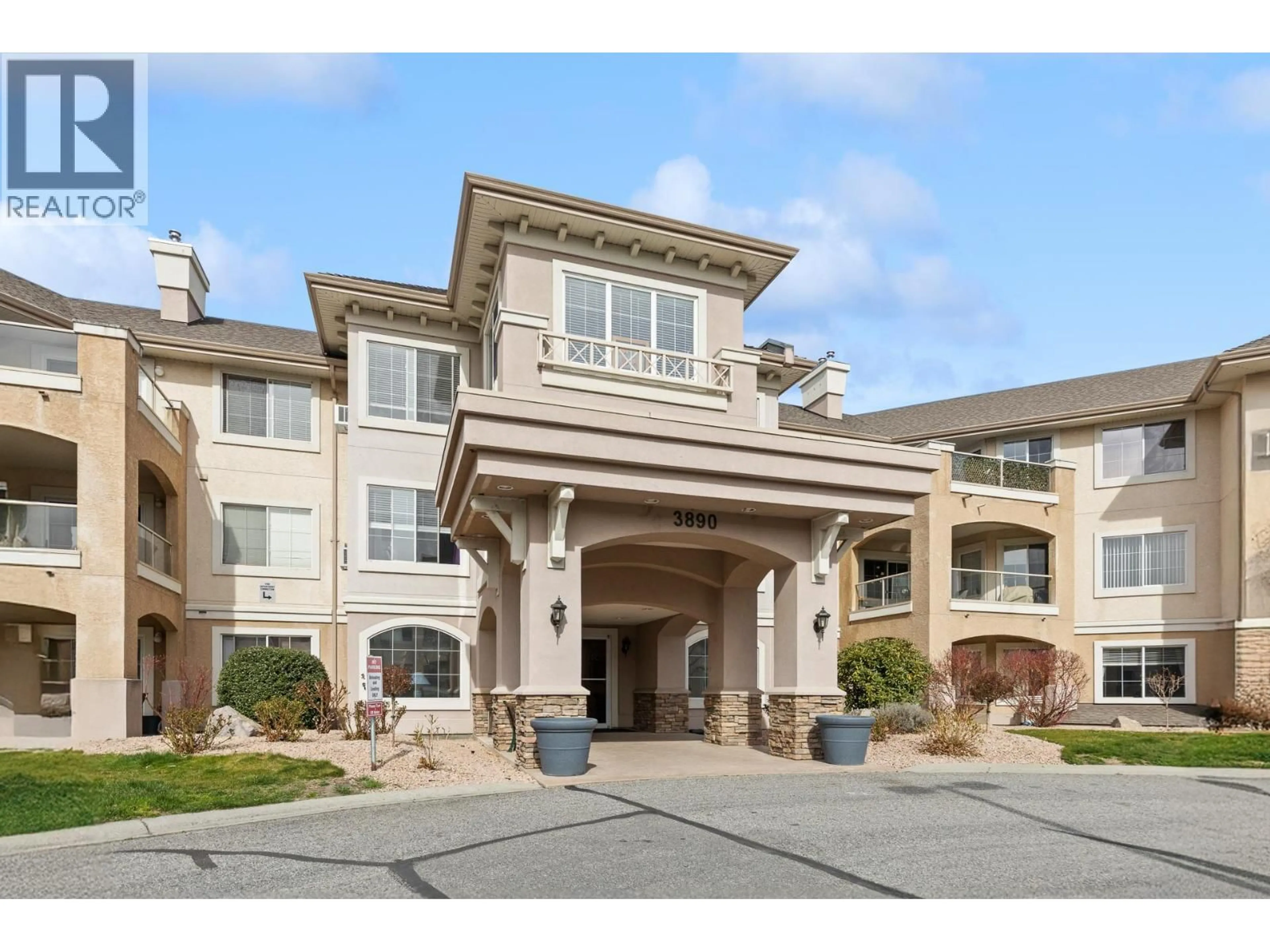 Indoor foyer for 202 - 3890 BROWN ROAD, West Kelowna British Columbia V4T2J5