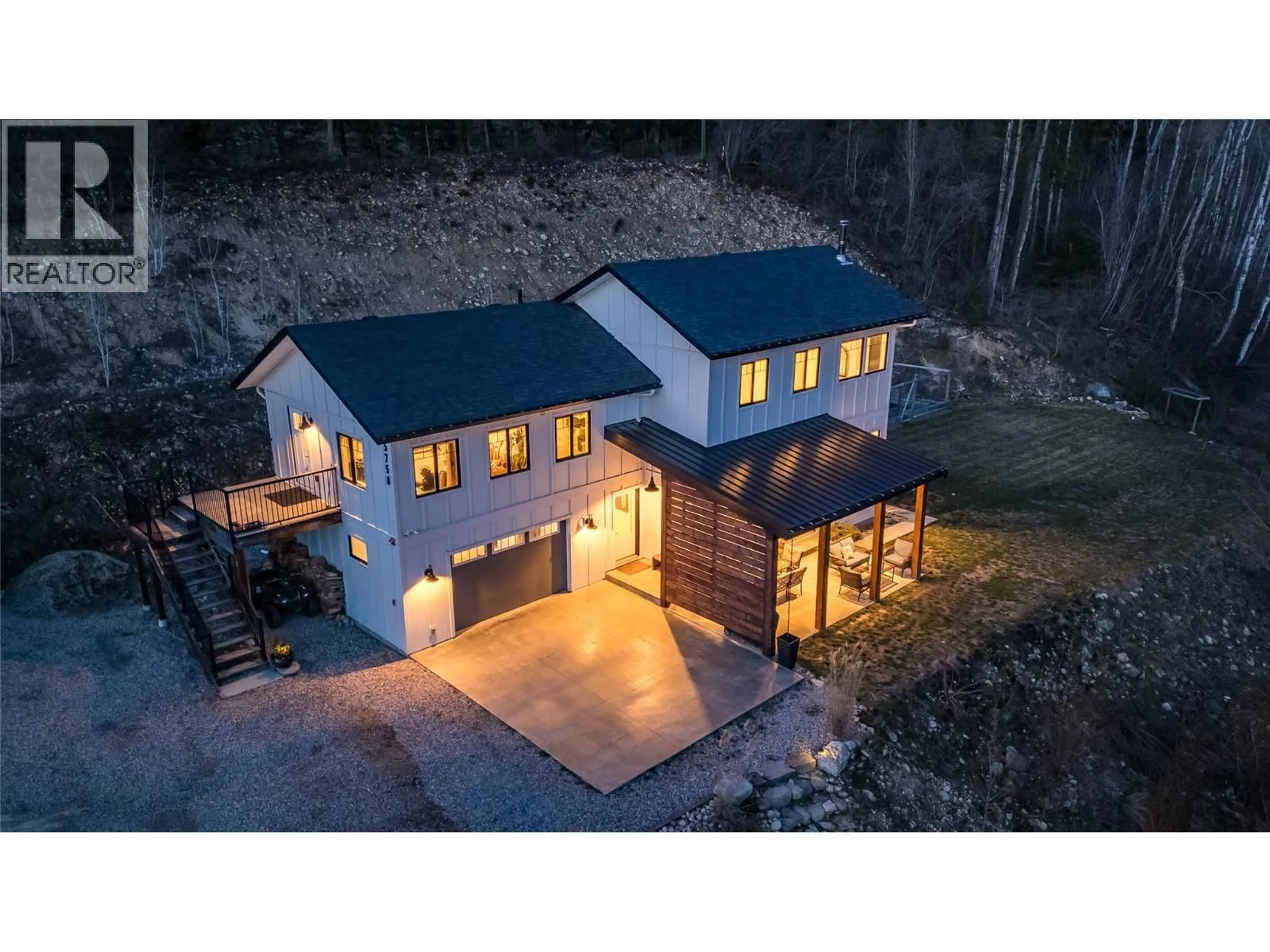 A pic from outside/outdoor area/front of a property/back of a property/a pic from drone, building for 5758 ROCKY ROAD, Nelson British Columbia V1L6Y4