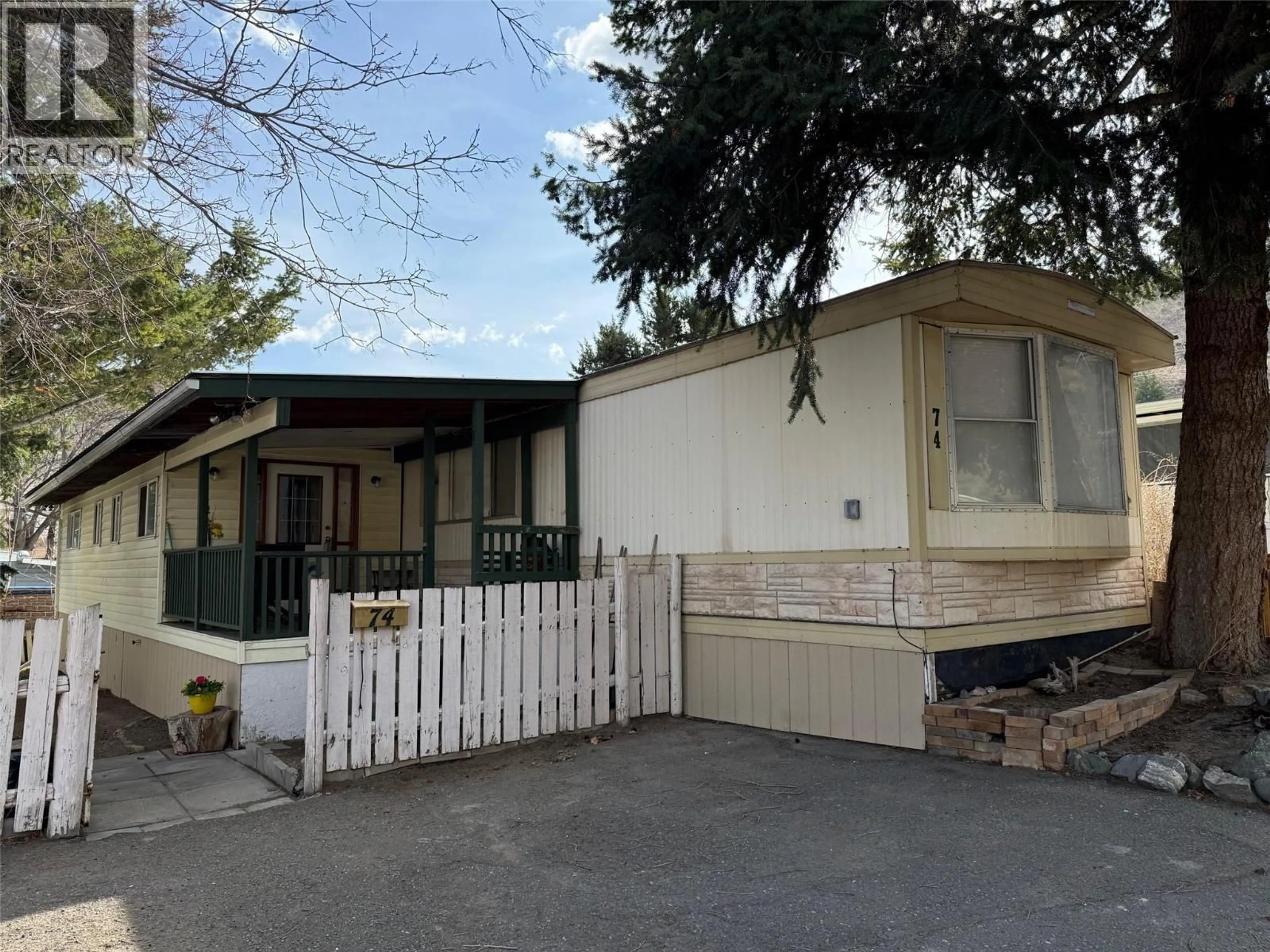 Home with vinyl exterior material, street for 74 - 1175 ROSE HILL ROAD, Kamloops British Columbia V2B0B6