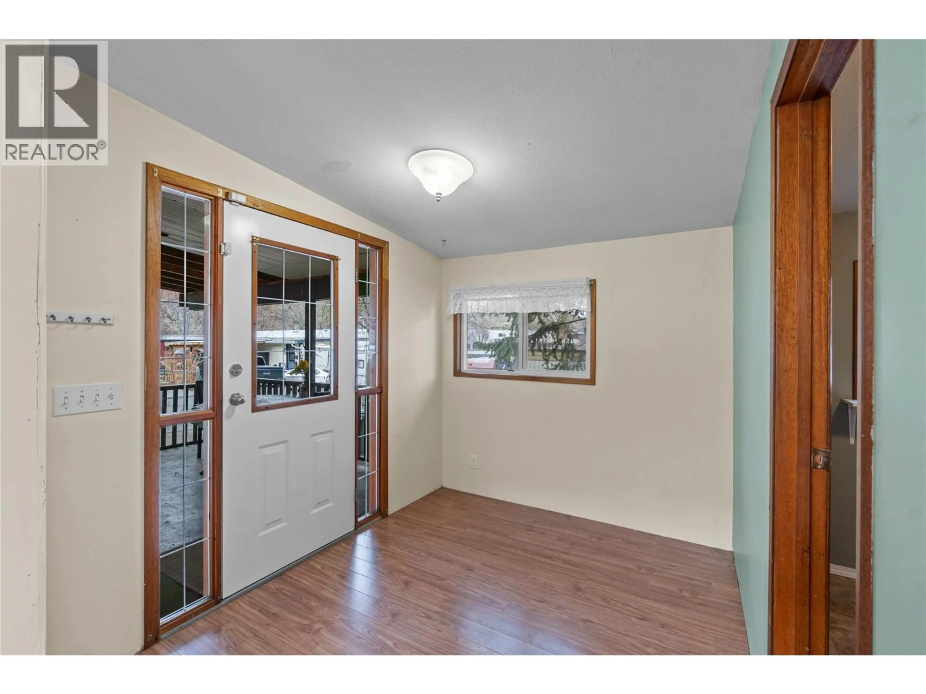 Indoor entryway for 74 - 1175 ROSE HILL ROAD, Kamloops British Columbia V2B0B6