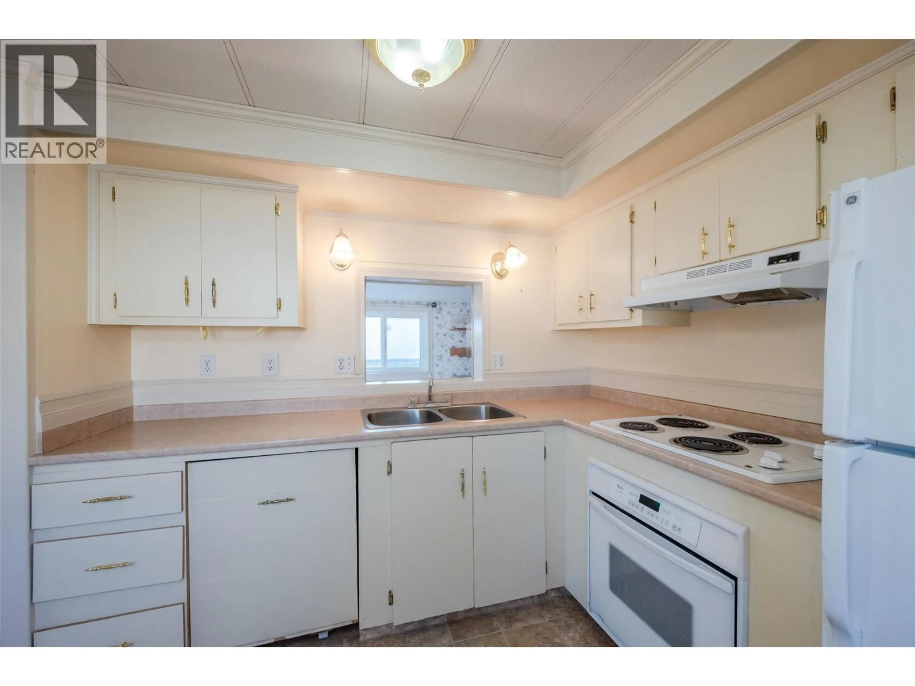 Standard kitchen, unknown for 97 - 98 OKANAGAN AVENUE EAST, Penticton British Columbia V2A3J5
